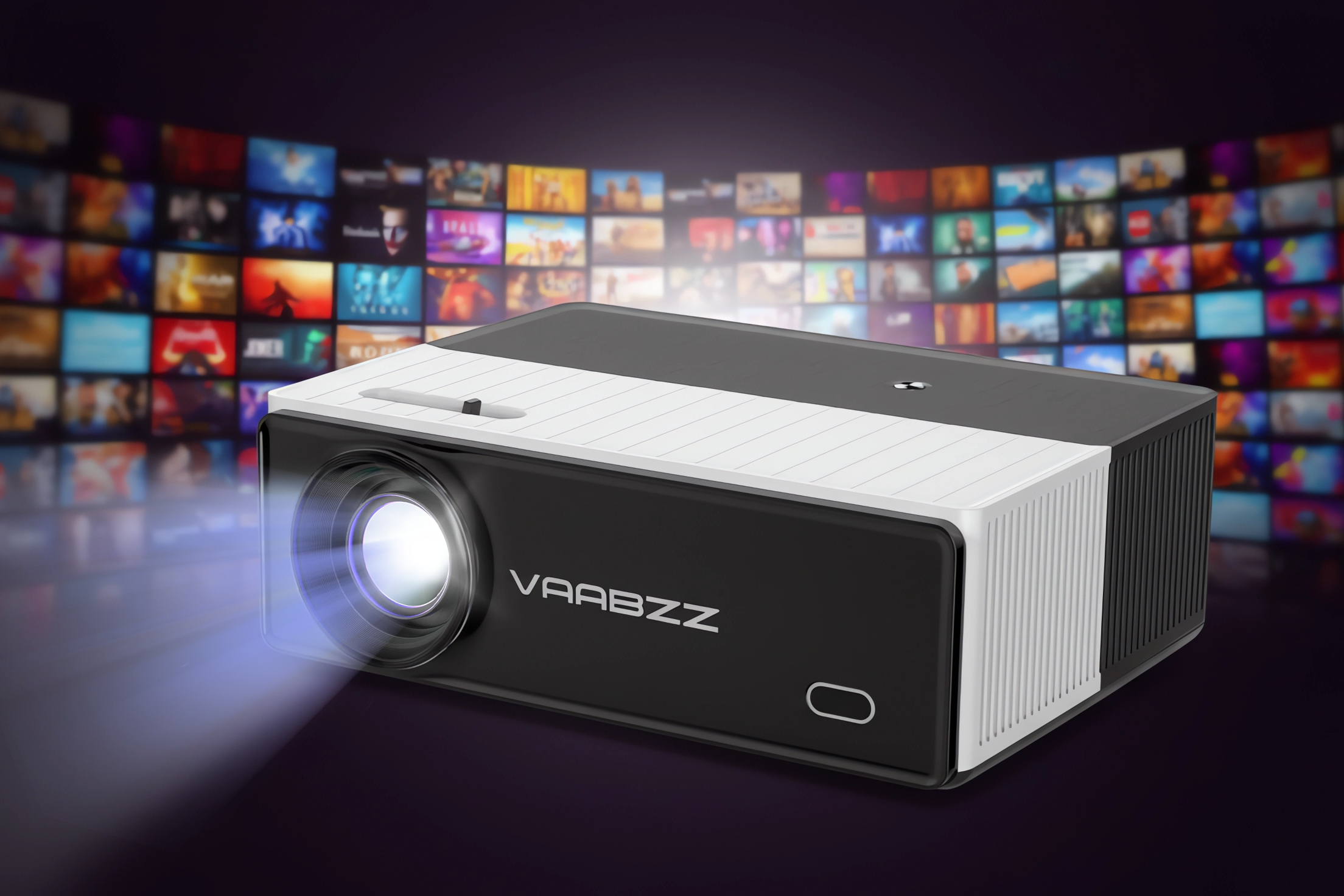 Ein Projektor mit VAABZZ-Logo projiziert Lichtstrahlen vor einer Wand voller bunter Filmplakate.