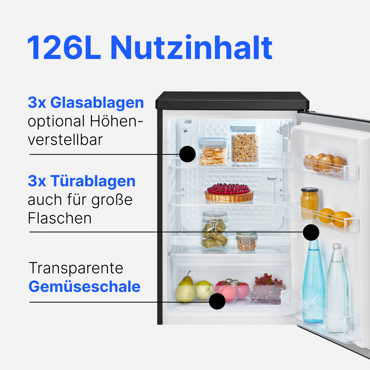 Ein offener Kühlschrank mit Lebensmitteln auf drei Glasböden und drei Türfächern.