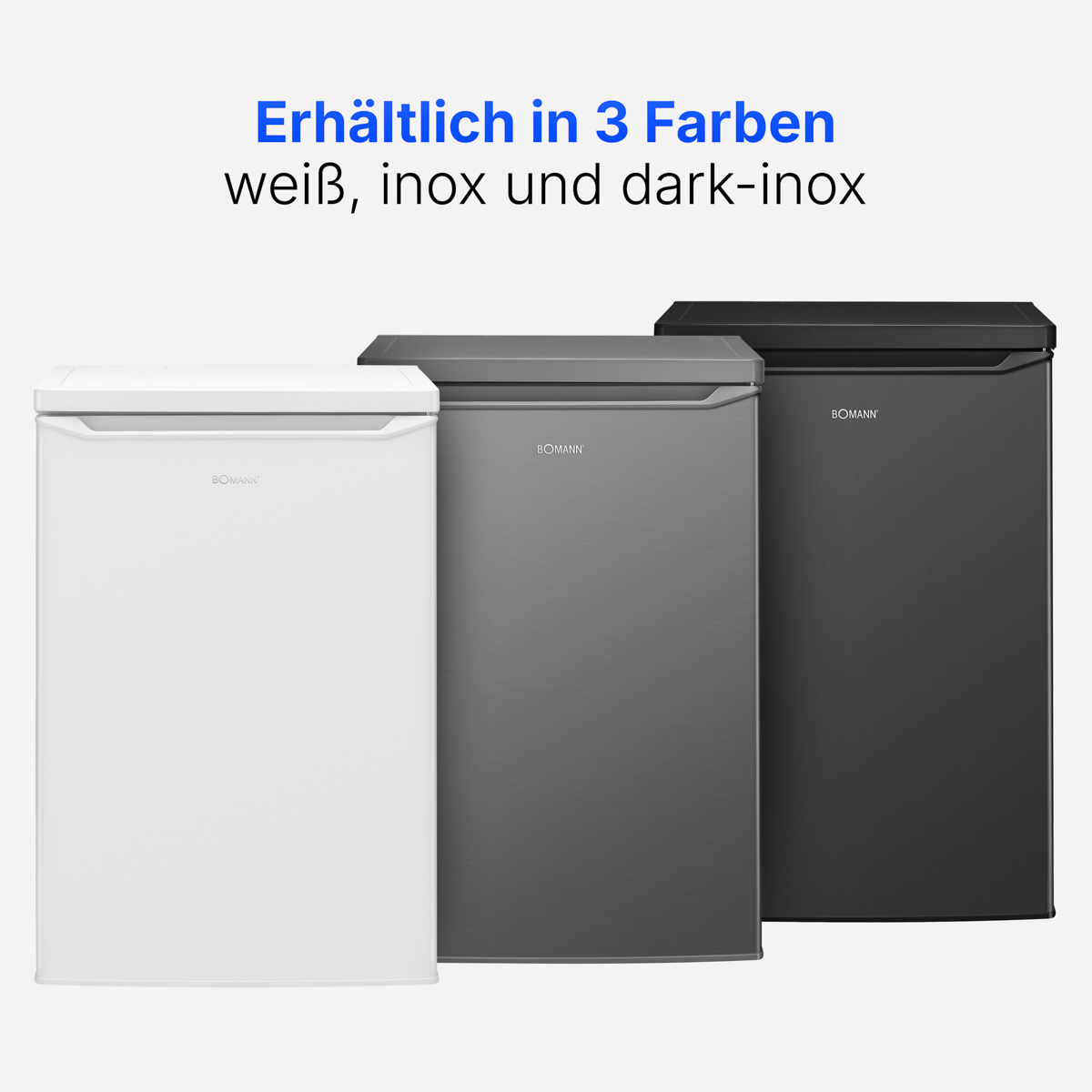 Drei Bomann-Kühlschränke in Weiß, Grau und Schwarz nebeneinander.
