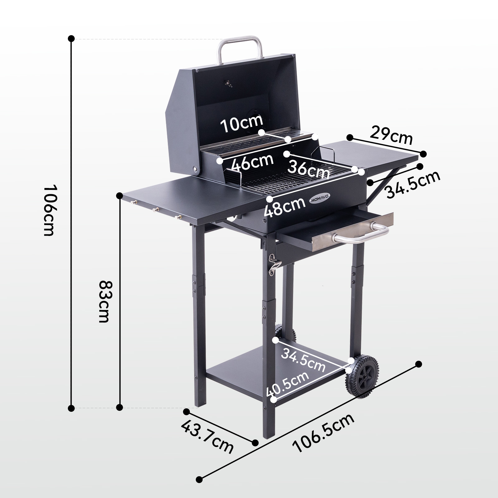Czarny grill z wymiarami: Wysokość 106cm, Szerokość 106.5cm. Z półkami i kołami.