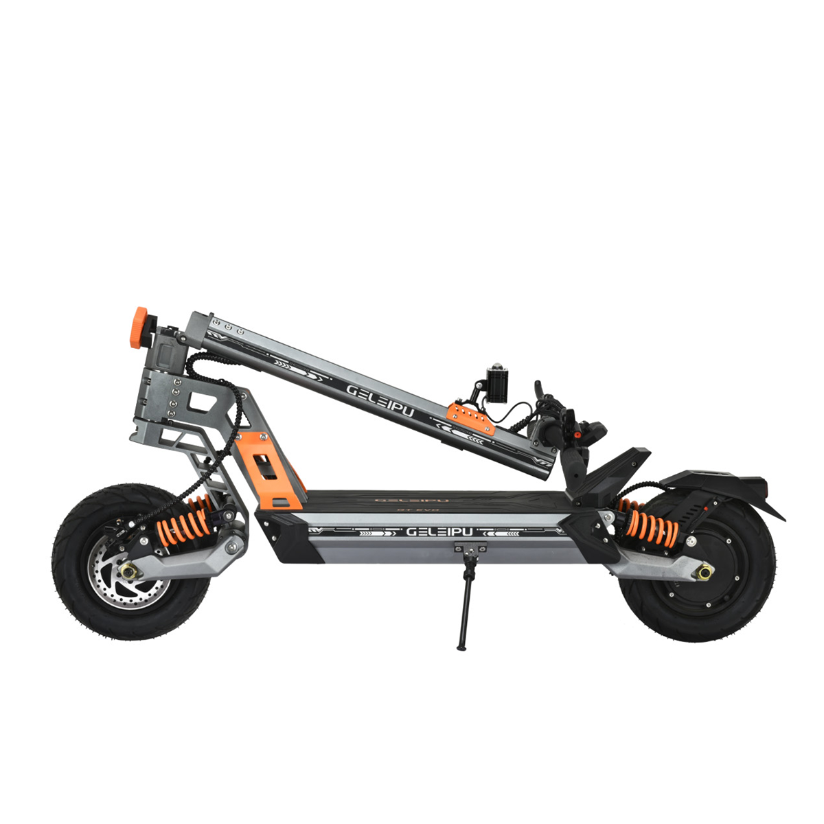 Szara hulajnoga elektryczna z pomarańczowymi akcentami, złożona.