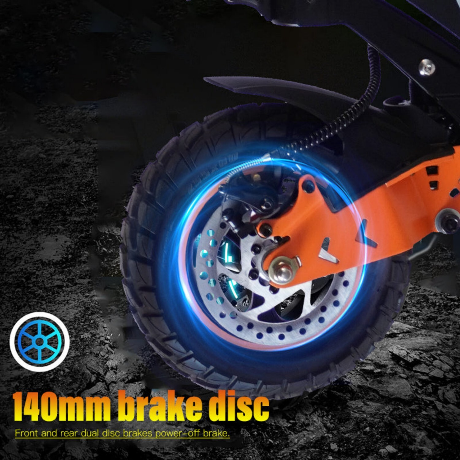 Zbliżenie tylnego koła hulajnogi z hamulcem tarczowym 140 mm i pomarańczowymi detalami.