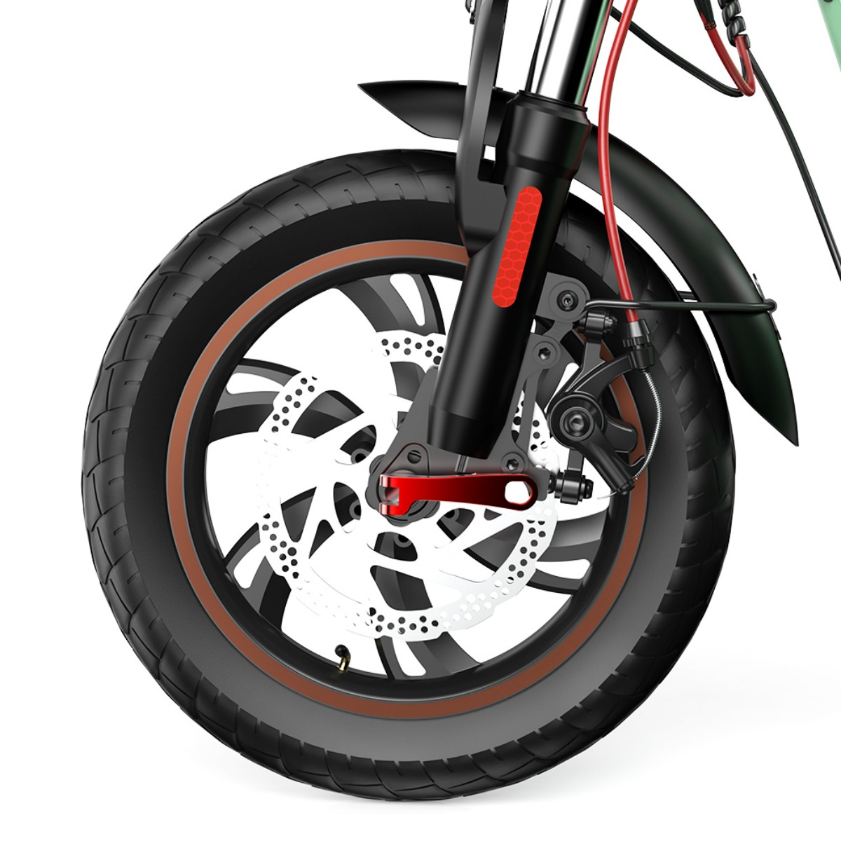 Zbliżenie przedniego koła hulajnogi elektrycznej z hamulcem tarczowym.