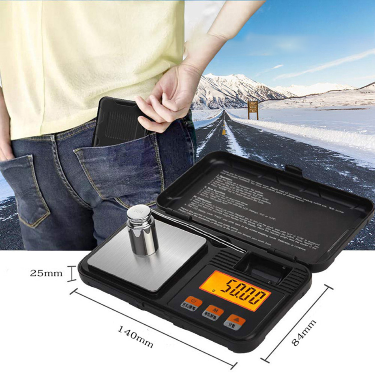 Waga cyfrowa pokazująca 50,00g z srebrnym odważnikiem.