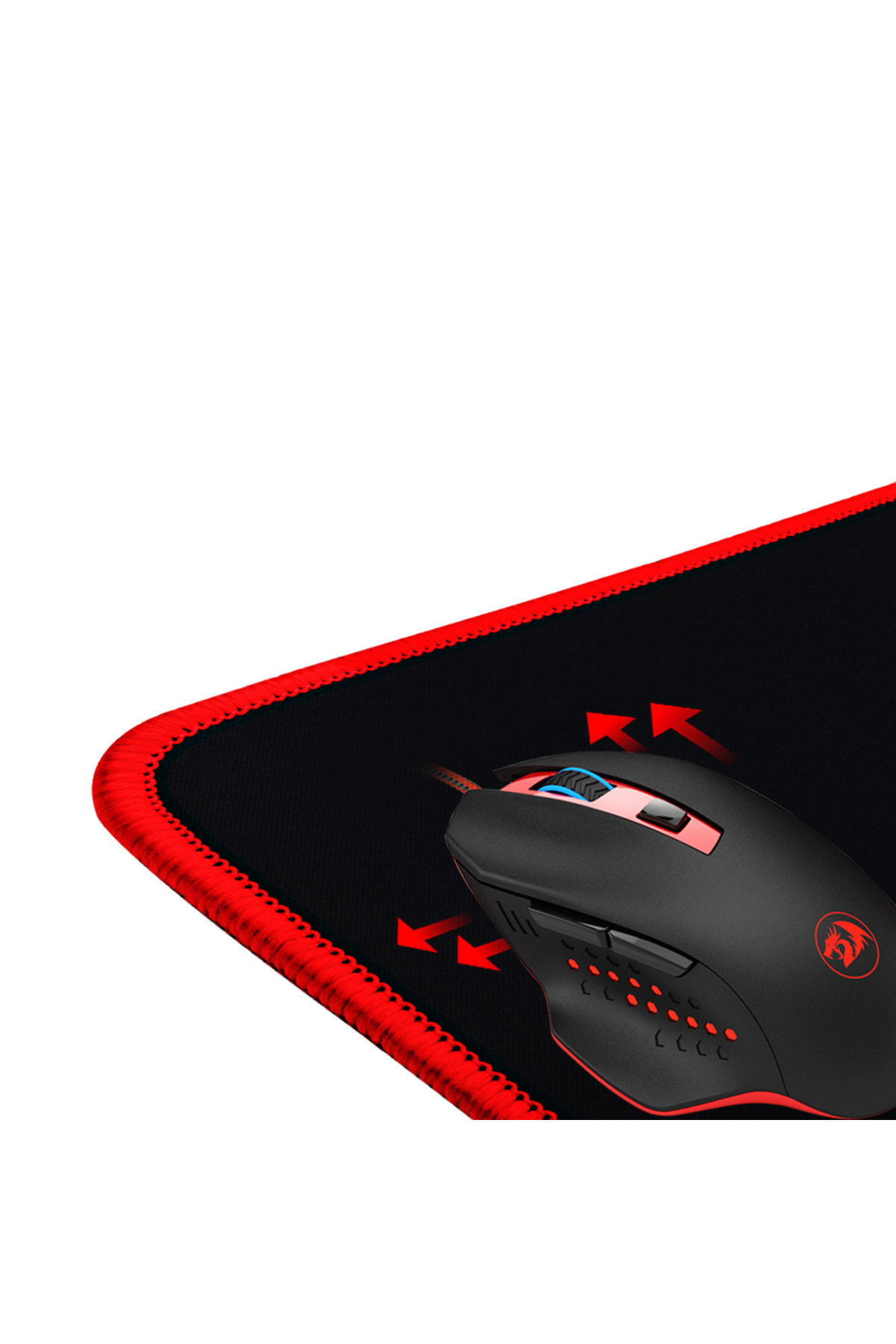 Mouse gaming nero con accenti rossi su mousepad nero con cuciture rosse.