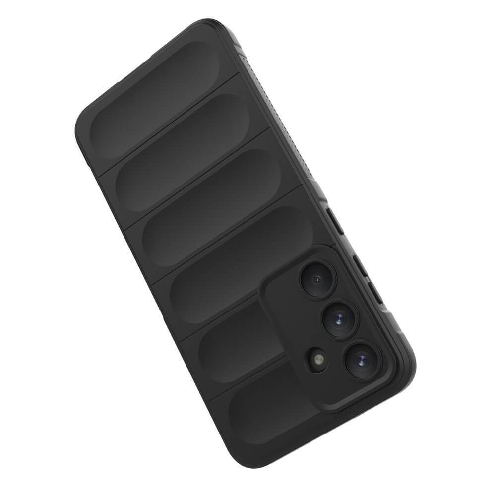 Coque de téléphone noire avec des nervures horizontales et trois objectifs.