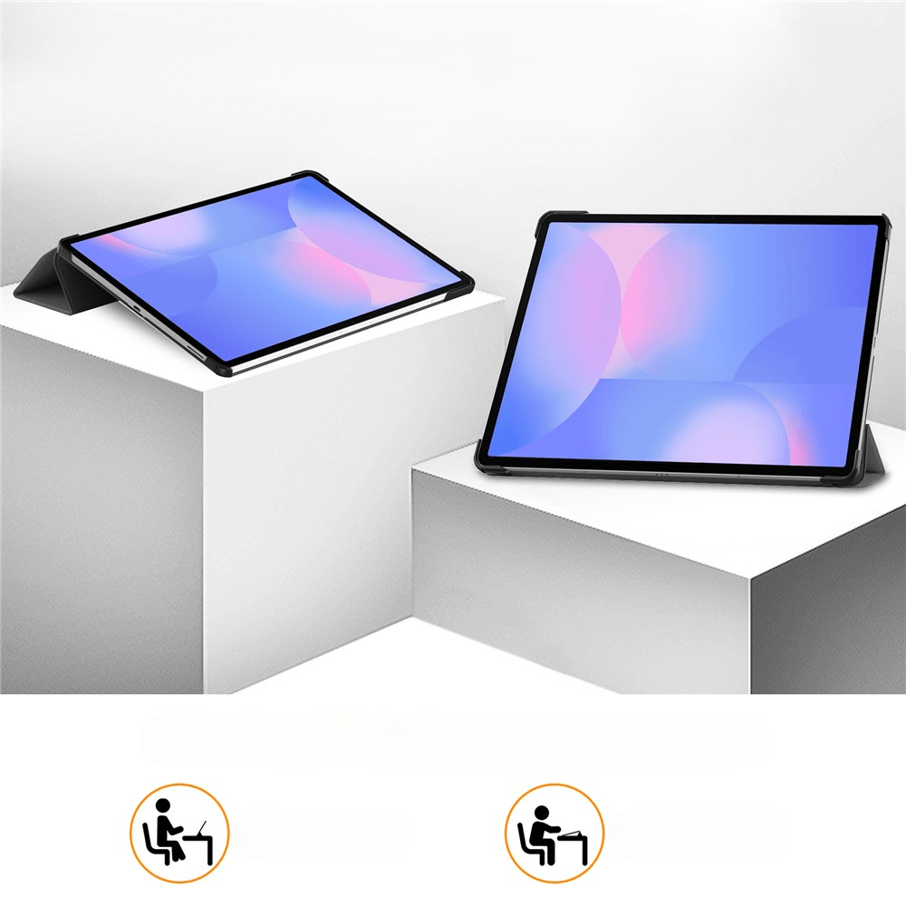Deux tablettes dans leurs étuis sur des socles blancs, avec des graphiques abstraits.