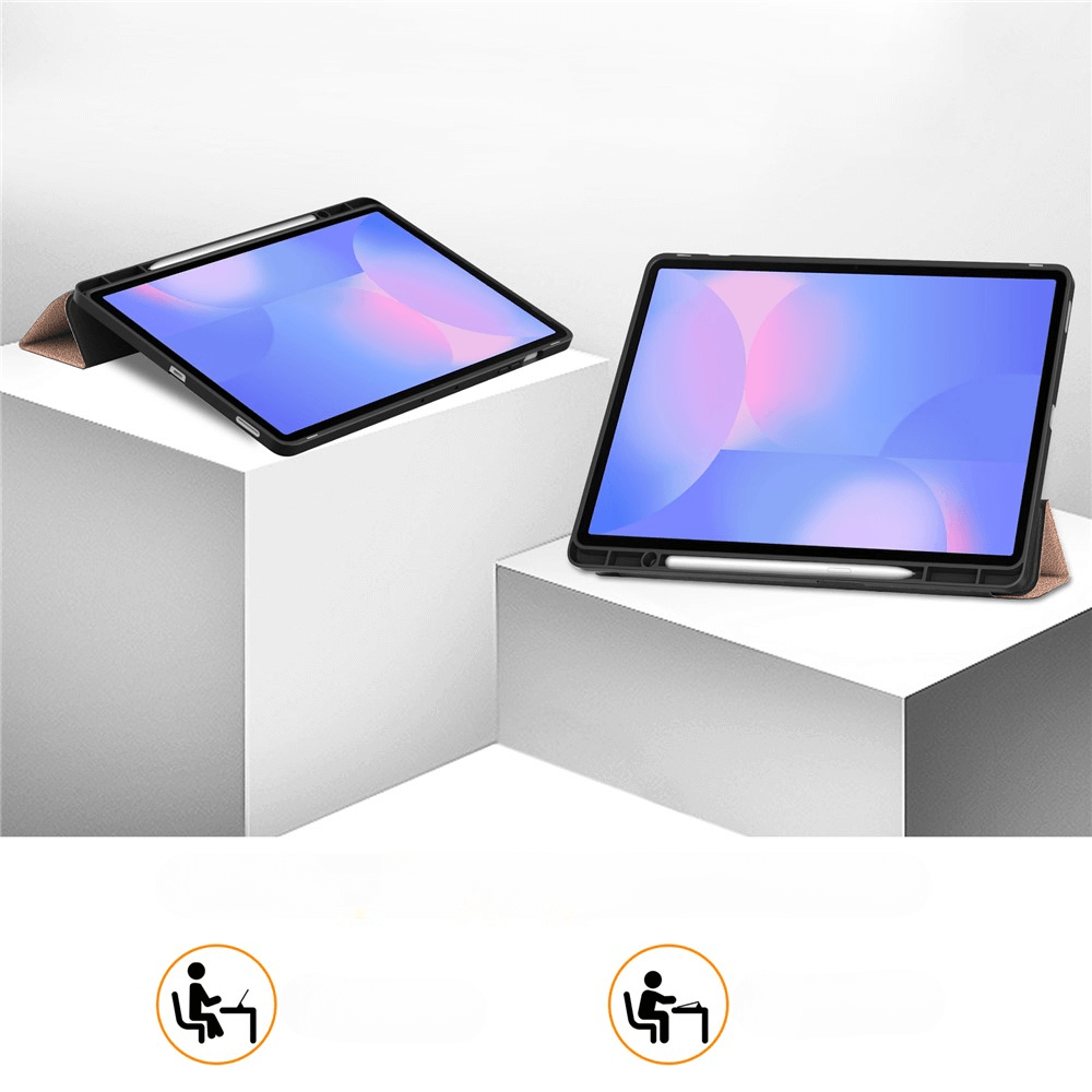 Zwei Tablets mit Stiften auf Ständern, auf weißen Würfeln.