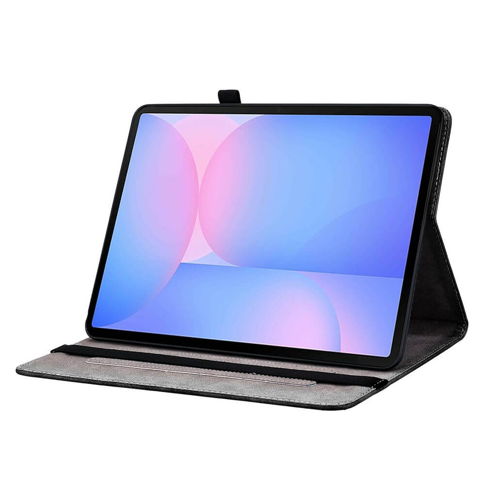 Ein Tablet in einer schwarzen Hülle mit einem bunten Hintergrundbild.