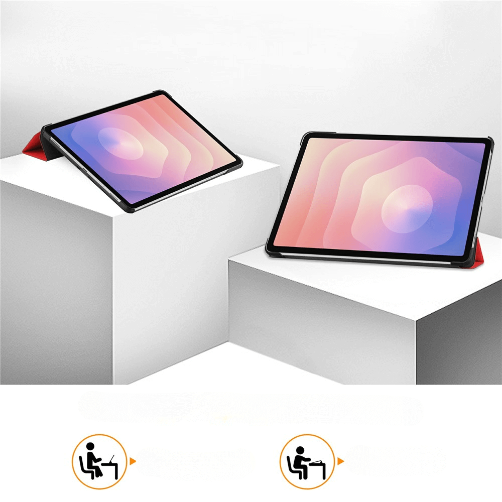 Zwei Tablets mit bunten Bildschirmen auf weißen Würfeln.