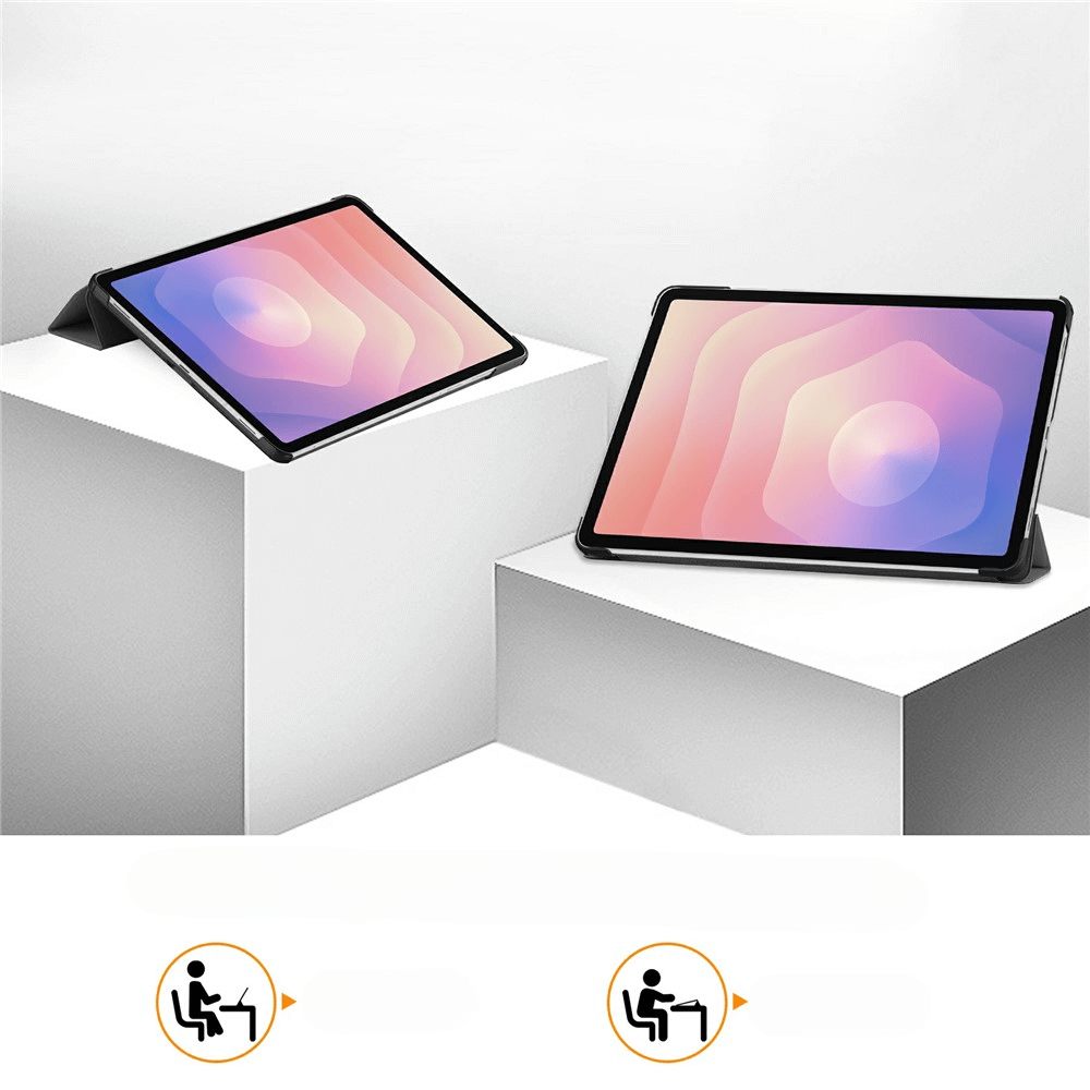 Zwei Tablets mit bunten Bildschirmen stehen auf weißen Würfeln.