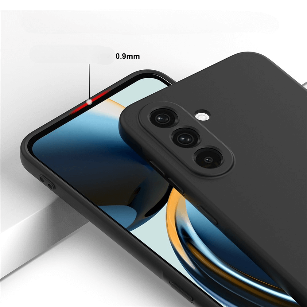 Una cover nera per telefono è mostrata su uno smartphone. La cover ha uno spessore di 0,9 mm.