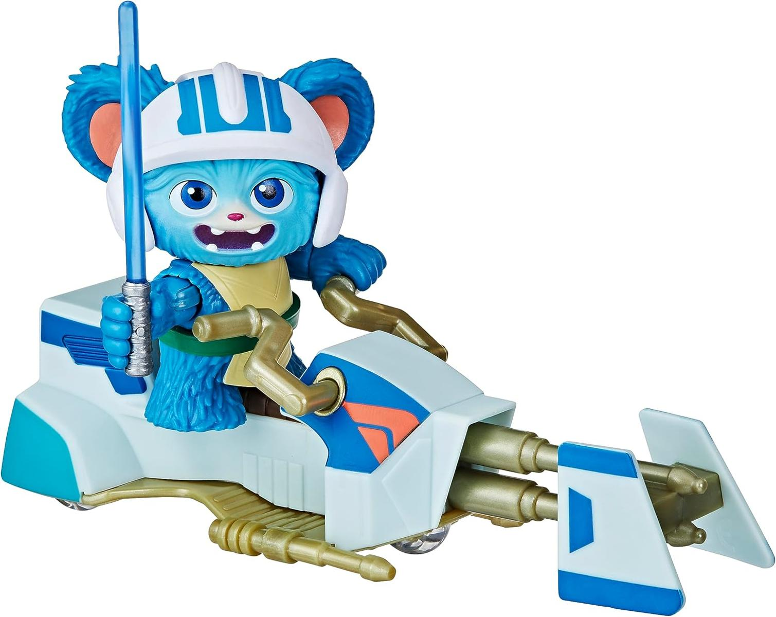 Niebieski Ewok w kasku jedzie na białym i niebieskim szybowniku, trzymając miecz świetlny.