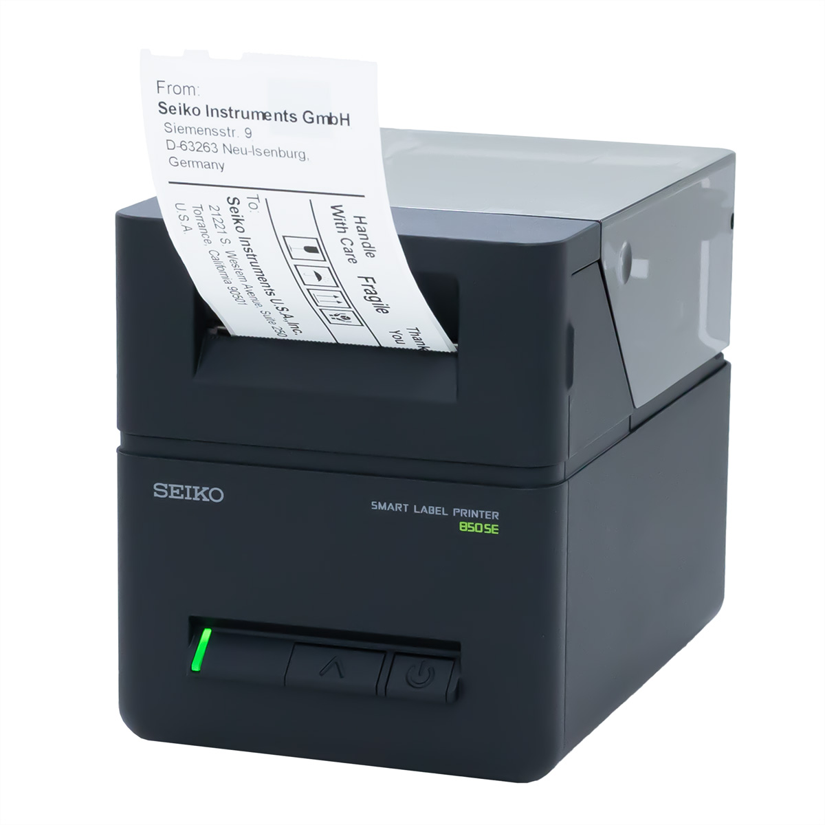Ein schwarzer Seiko Smart Label Drucker mit einem ausgedruckten Etikett.