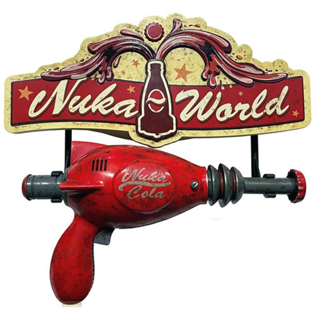 Rote Nuka-Cola-Spielzeugpistole unter einem Nuka World-Schild mit Flaschen- und Spritzermotiv.