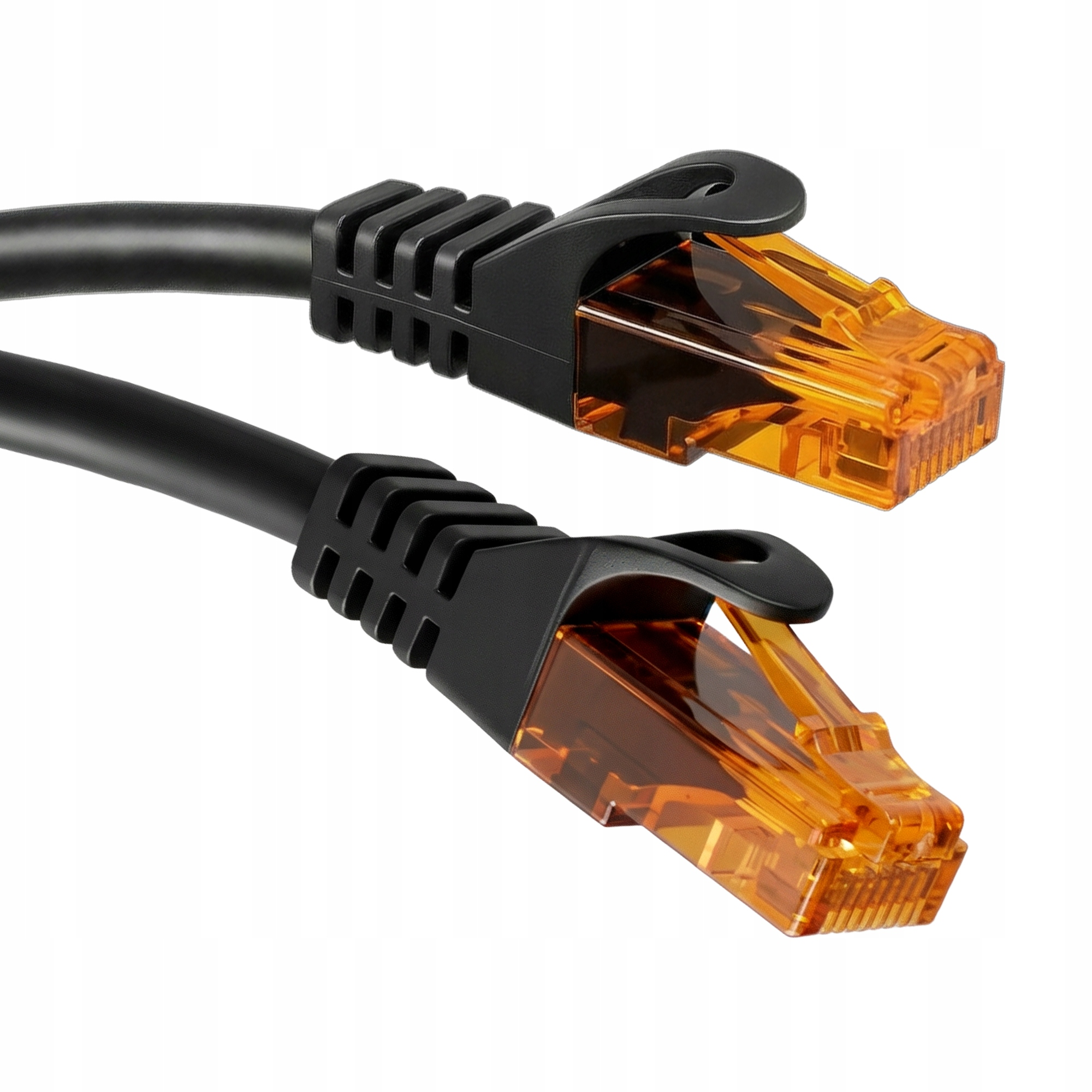 Czarny kabel Ethernet z dwoma pomarańczowymi złączami RJ45 na białym tle.