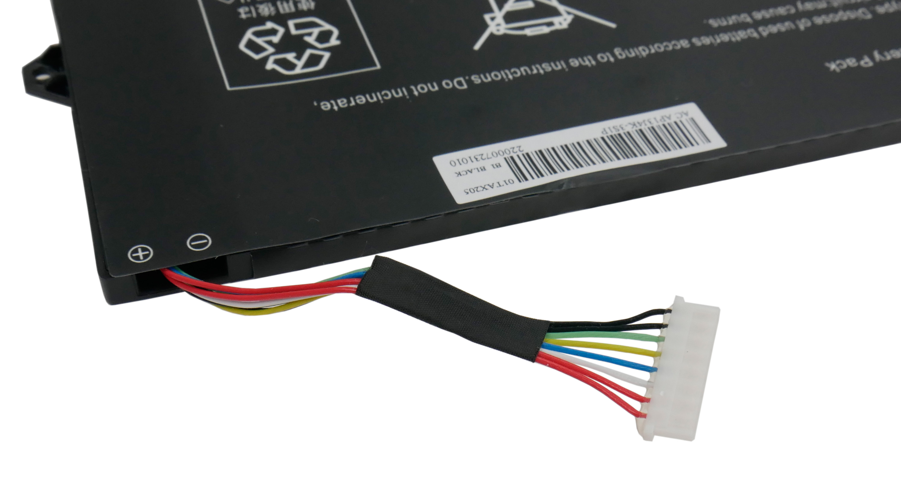 Czarna bateria z przewodami i etykietami. Widoczne symbole plus i minus.