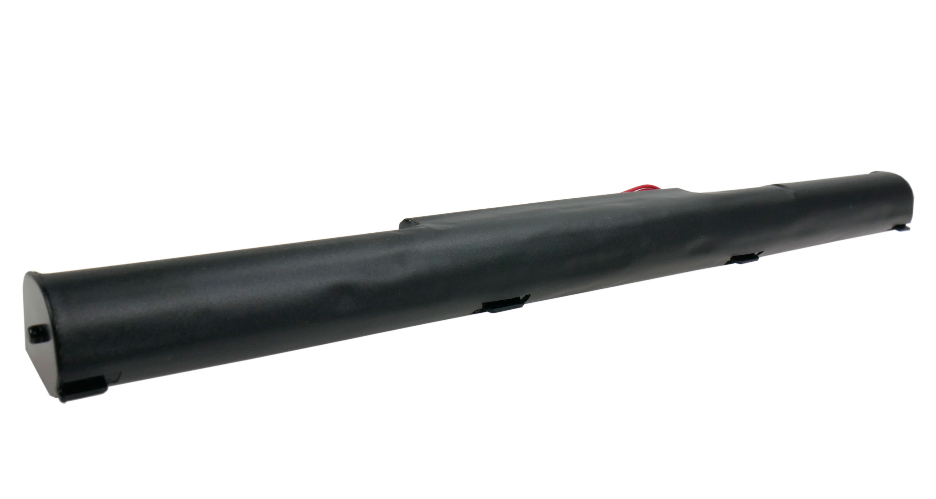 Czarna bateria do laptopa z czerwonymi przewodami, na białym tle.