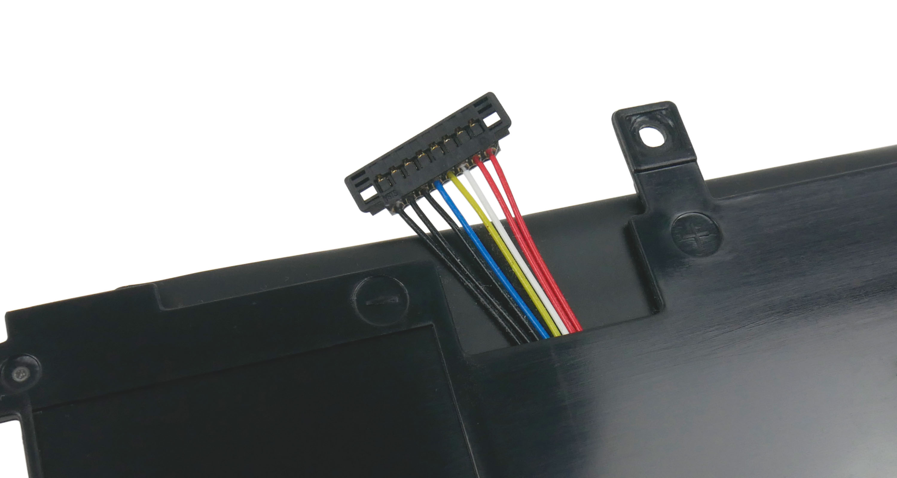 Czarna bateria z kolorowymi przewodami wychodzącymi z czarnego złącza.