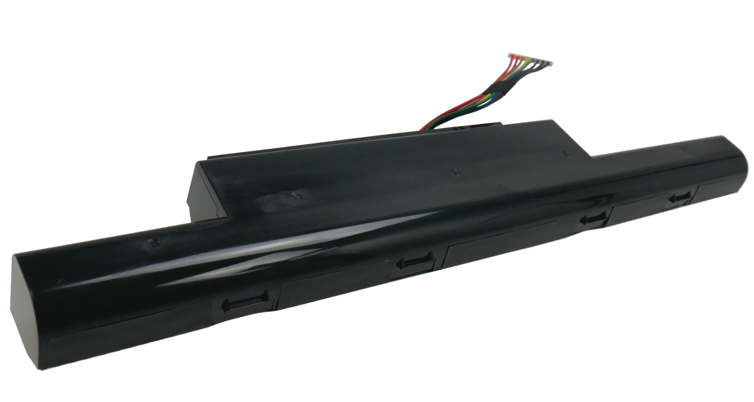 Czarna bateria do laptopa z wiązką przewodów, białe tło.