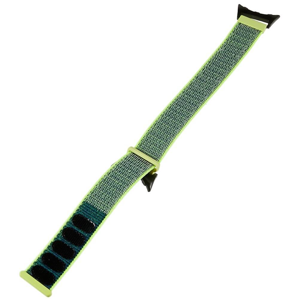 Bracelet de montre vert et bleu avec fermeture velcro et boucle.