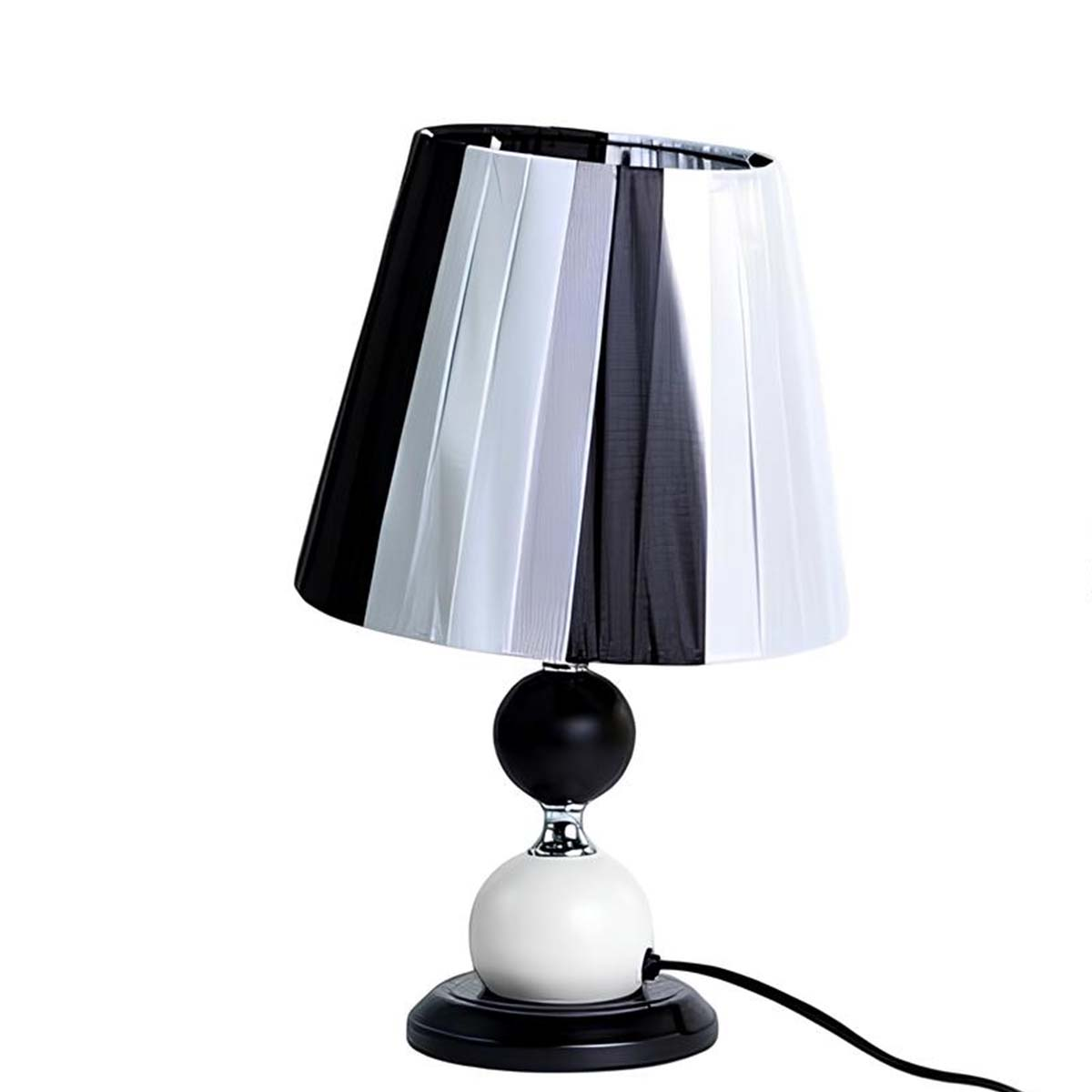 Una lámpara con pantalla a rayas blancas y negras y base esférica.
