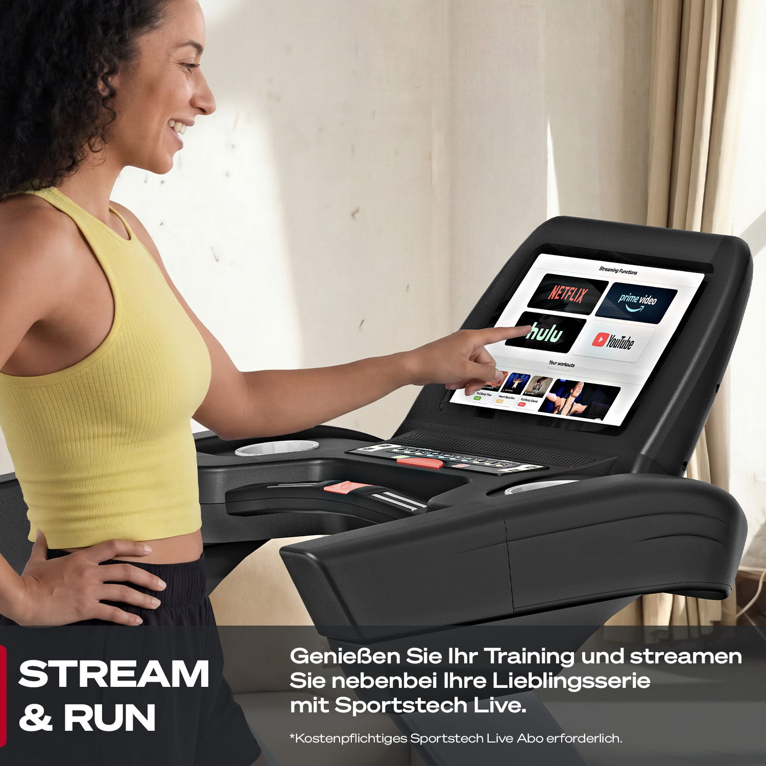 Frau trainiert auf Laufband, wählt Streaming-App auf Touchscreen.