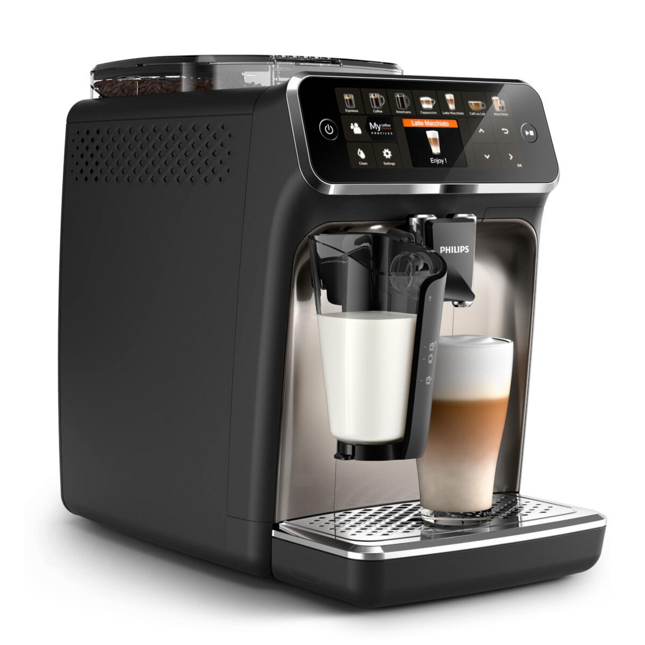 Macchina da caffè nera con contenitore del latte e due bicchieri, uno con latte, uno con latte macchiato.