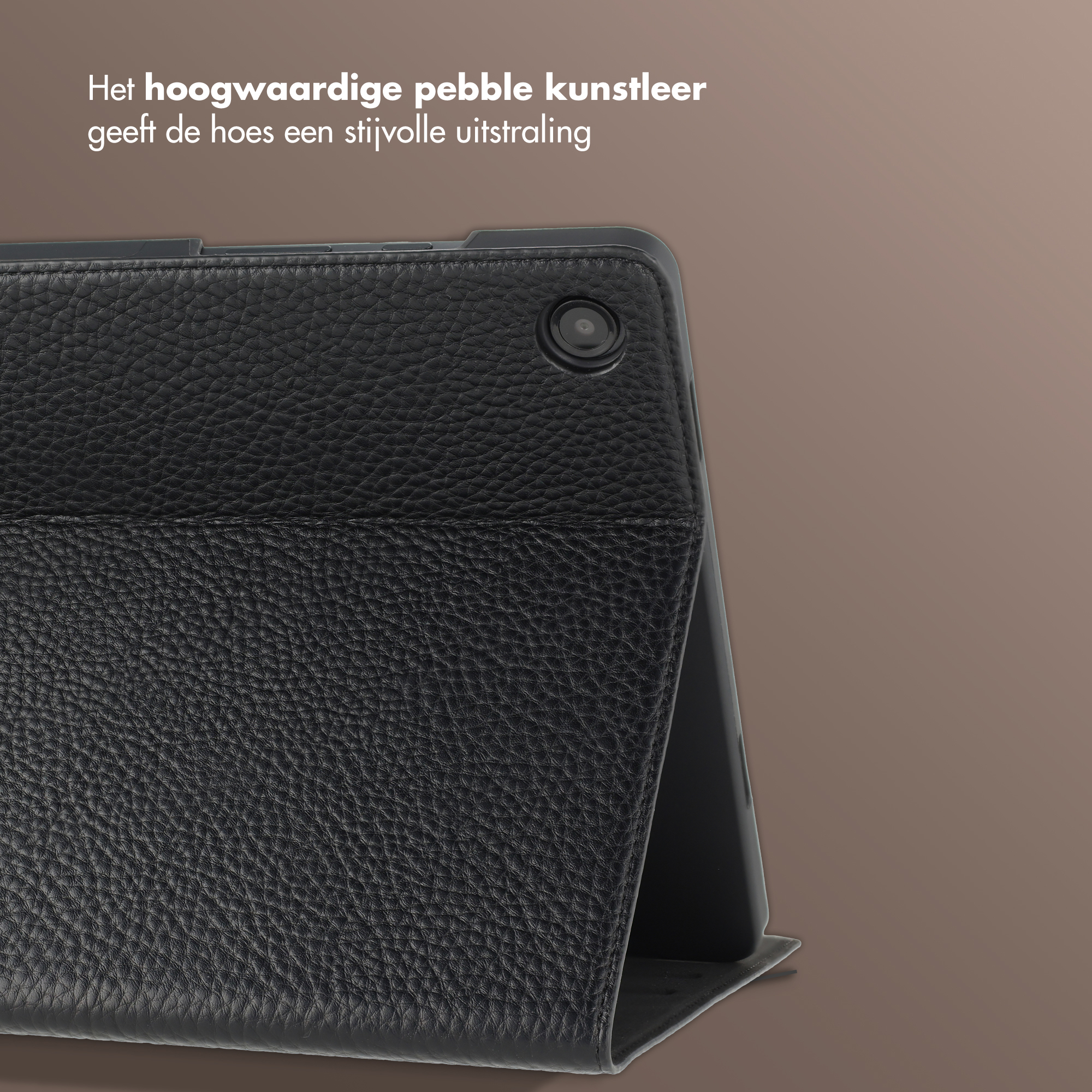 Tablette noire dans un étui en similicuir, avec caméra arrière visible.