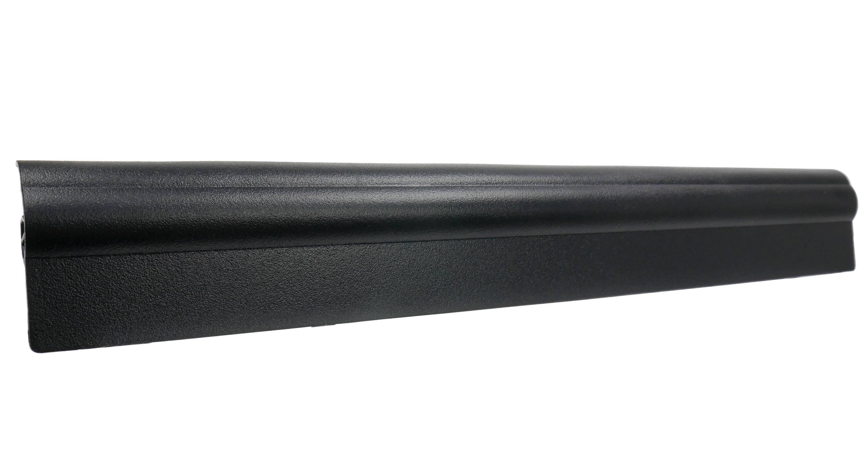 Czarna, prostokątna część z tworzywa sztucznego o teksturowanej powierzchni i zaokrąglonych krawędziach.