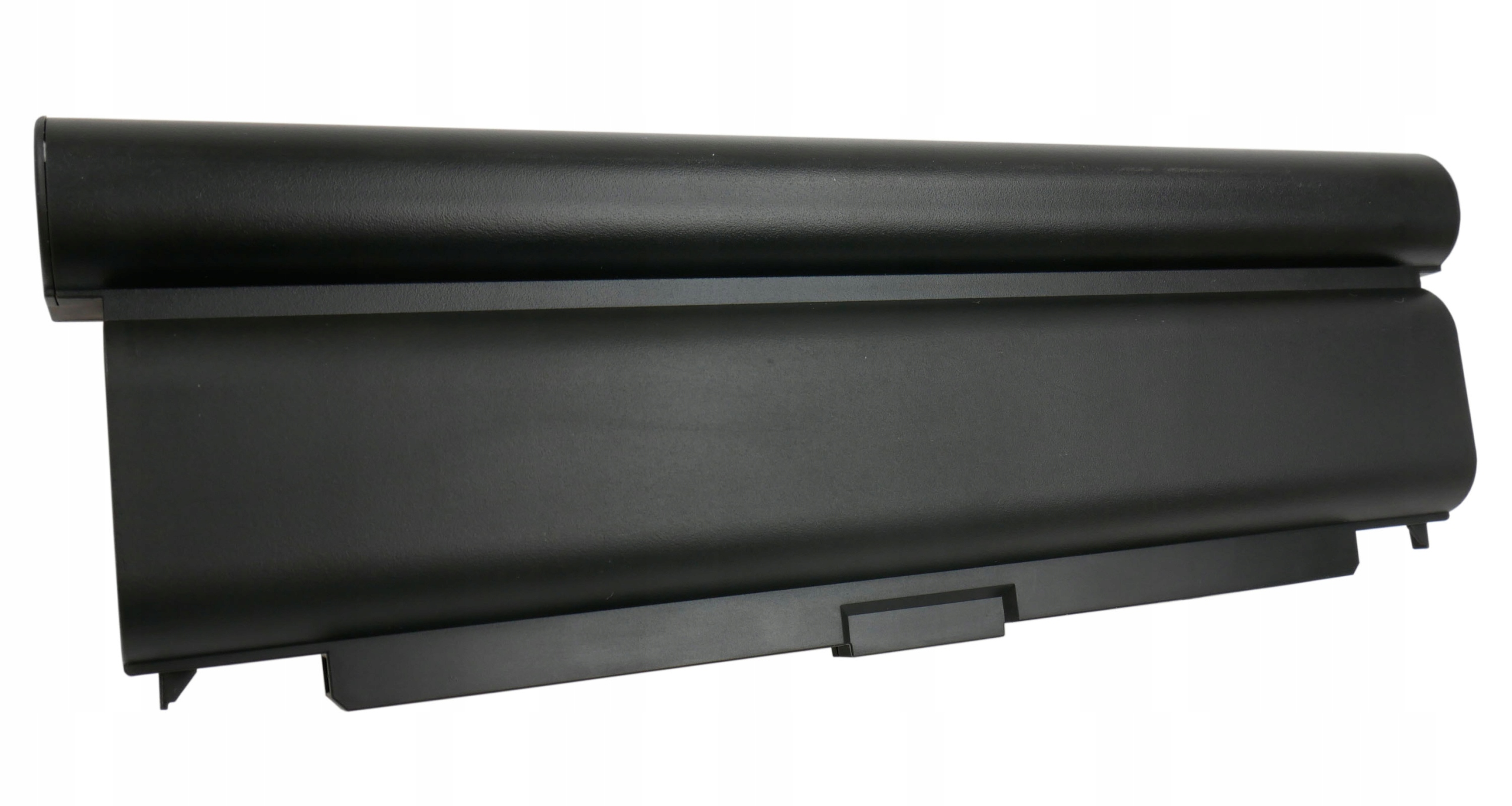 Czarna bateria do laptopa z zaokrąglonymi krawędziami, na białym tle.