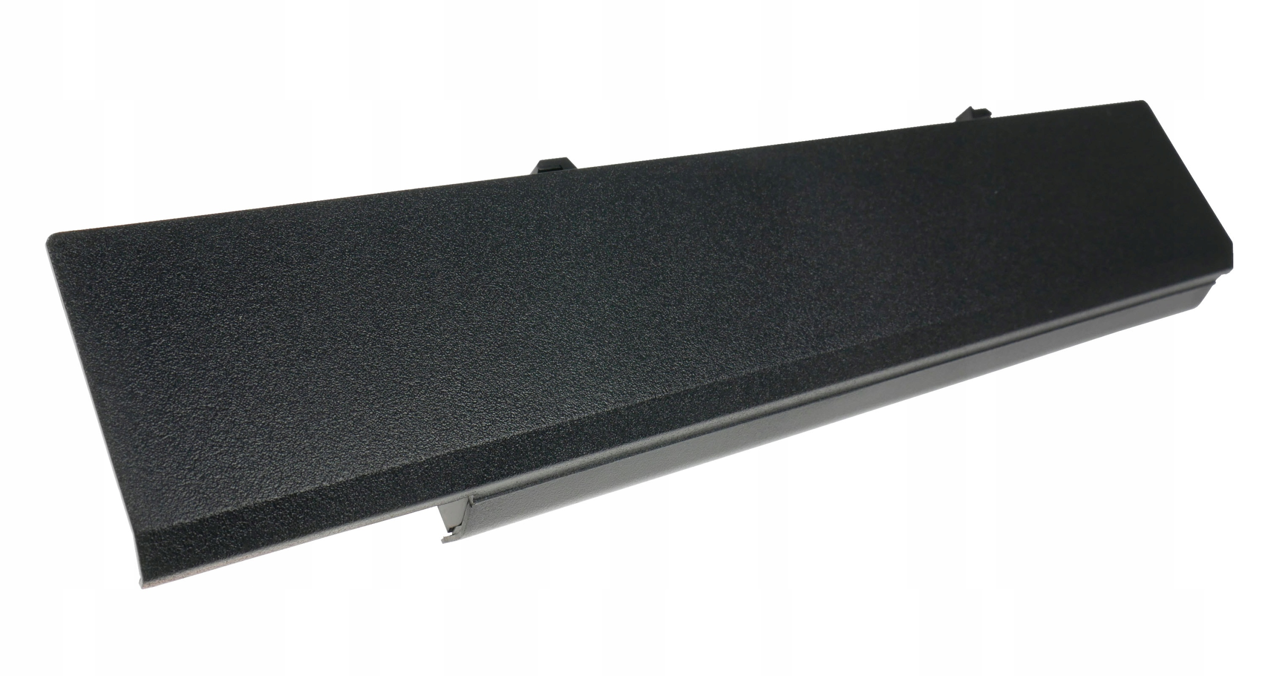 Czarna teksturowana osłona z klipsami po bokach.