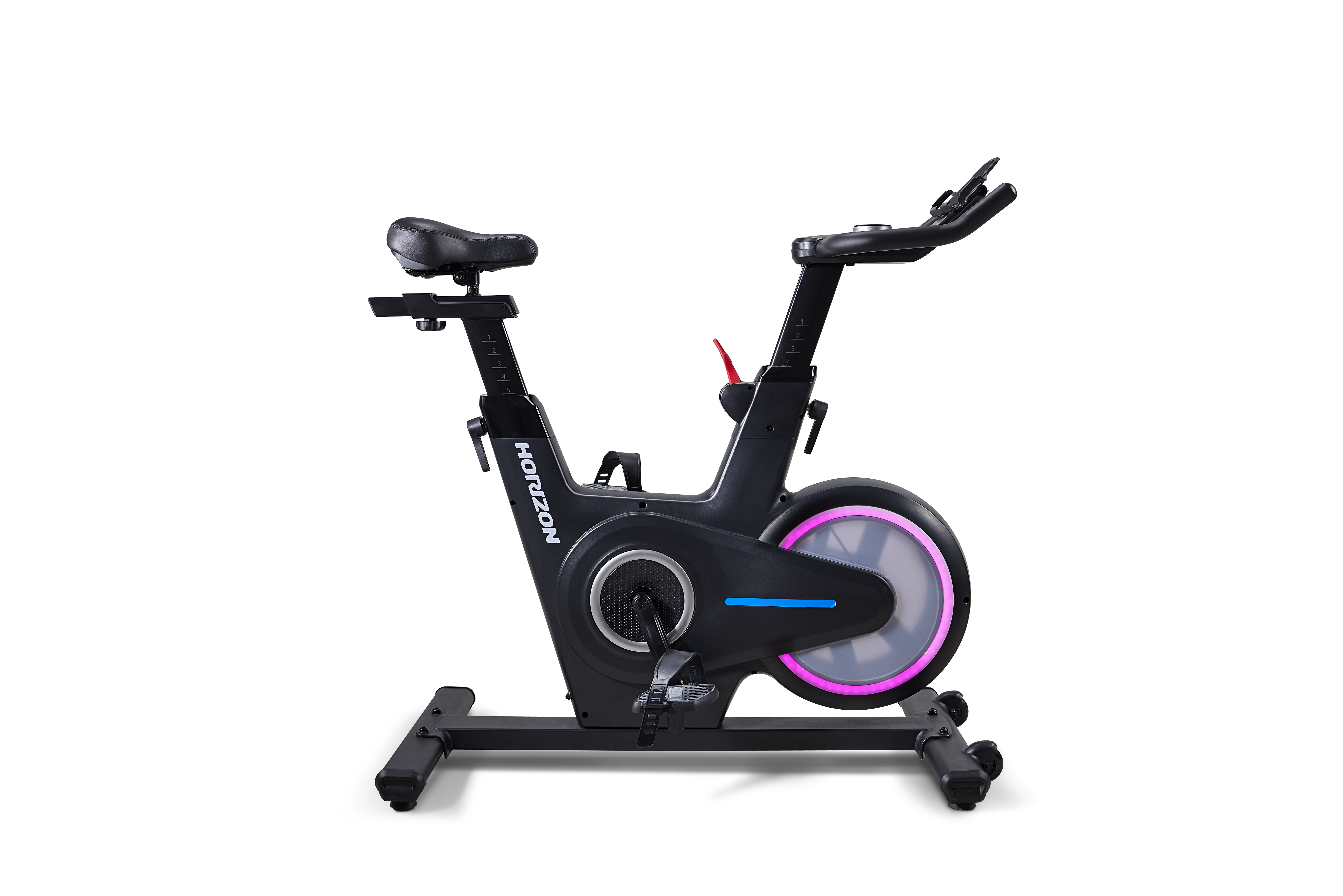 Bicicleta negra de interior con borde de volante rosa y luz azul.