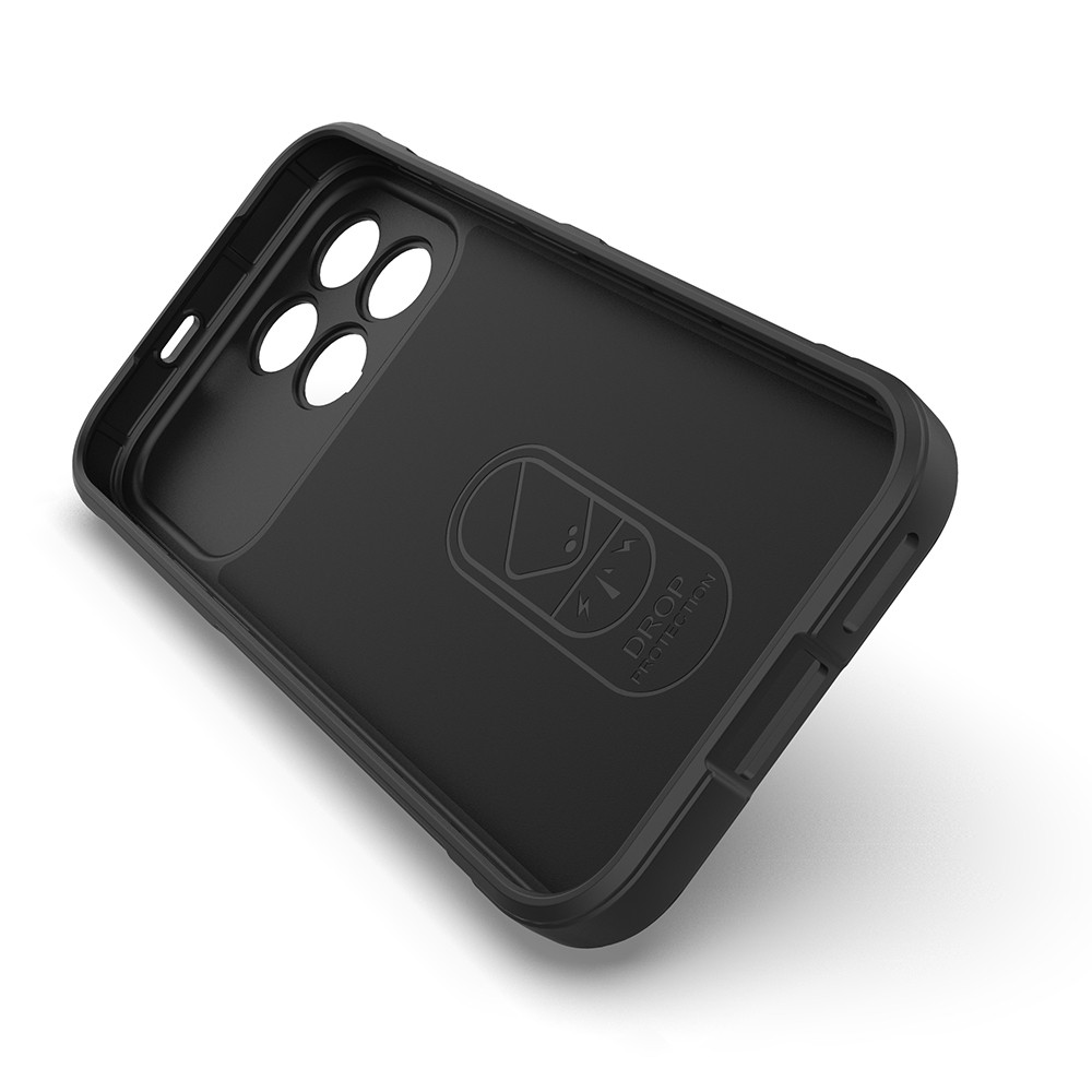 Kamera ve düğmeler için kesikleri olan siyah telefon kılıfı. İçte logo.