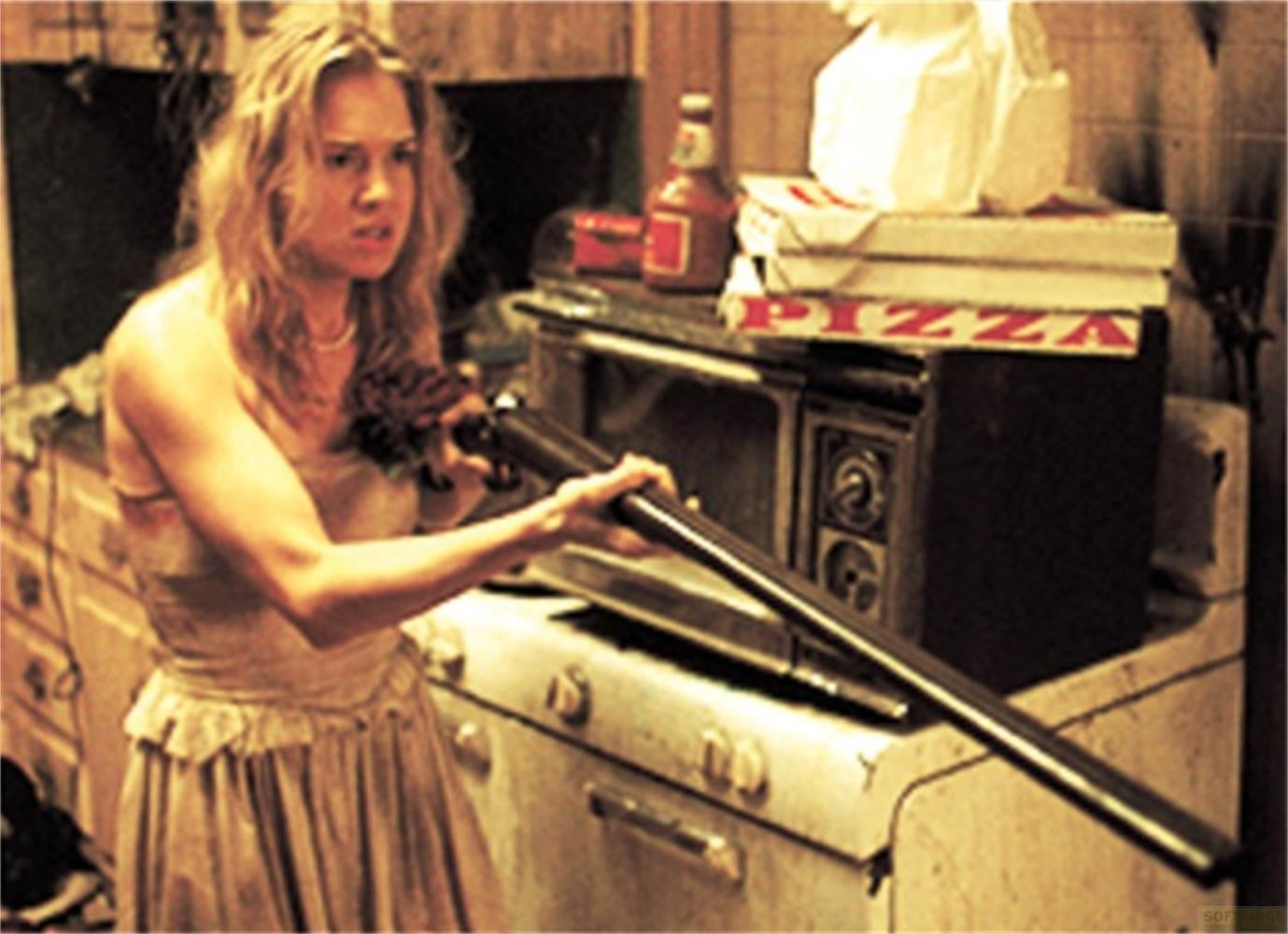 Una donna con un fucile in una cucina.