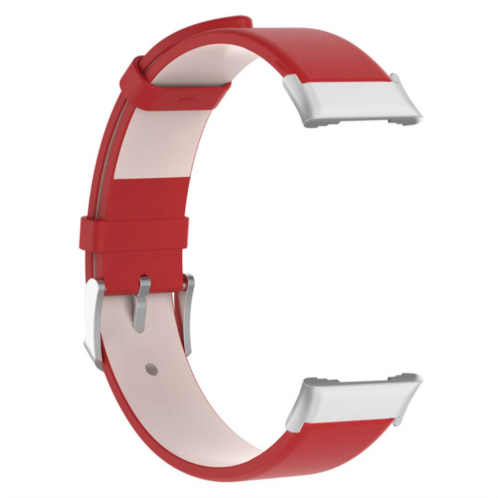 Bracelet de montre rouge en cuir avec connecteurs et boucle argentés.