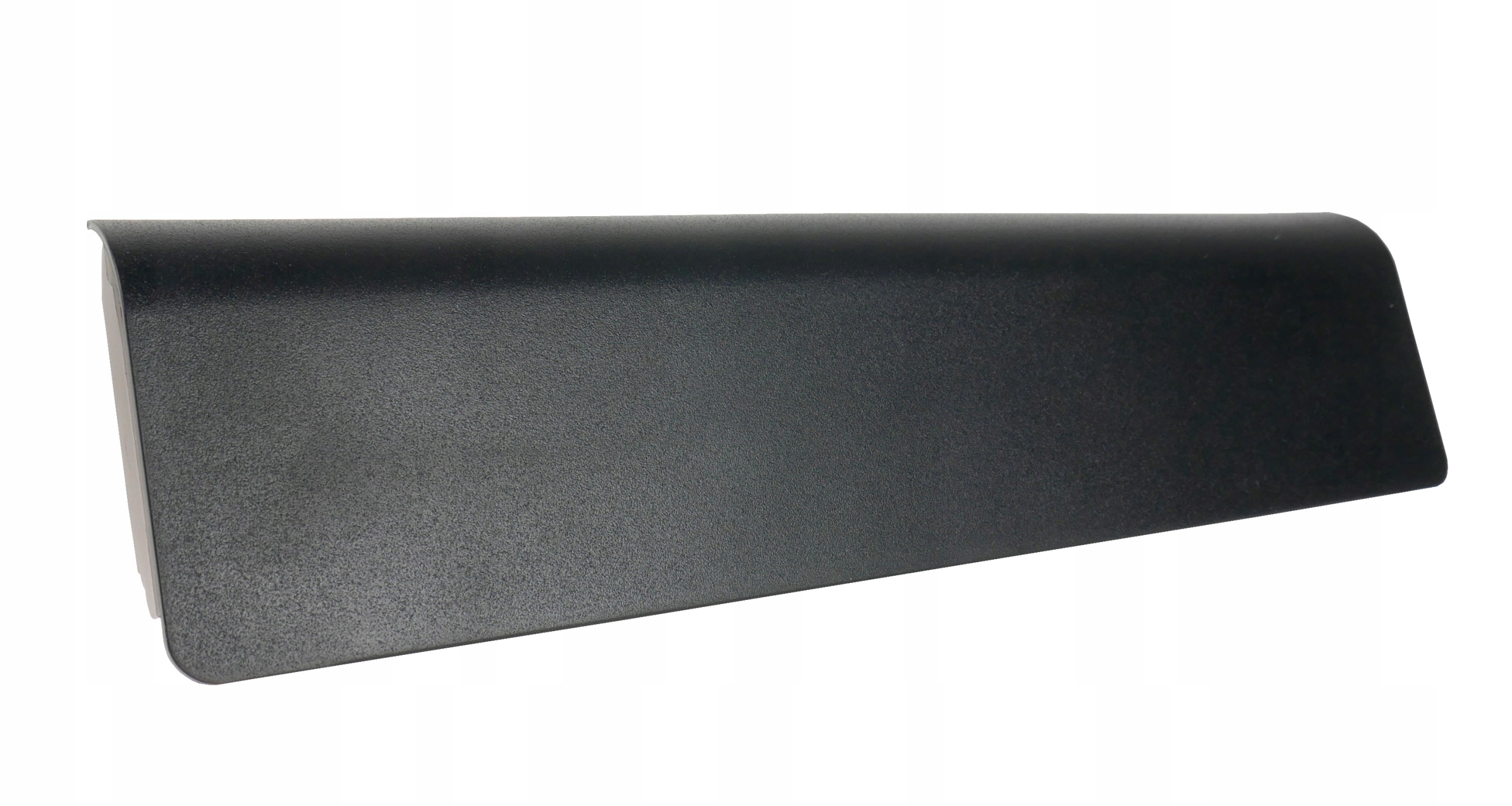 Czarny, prostokątny przedmiot o matowej powierzchni na białym tle.