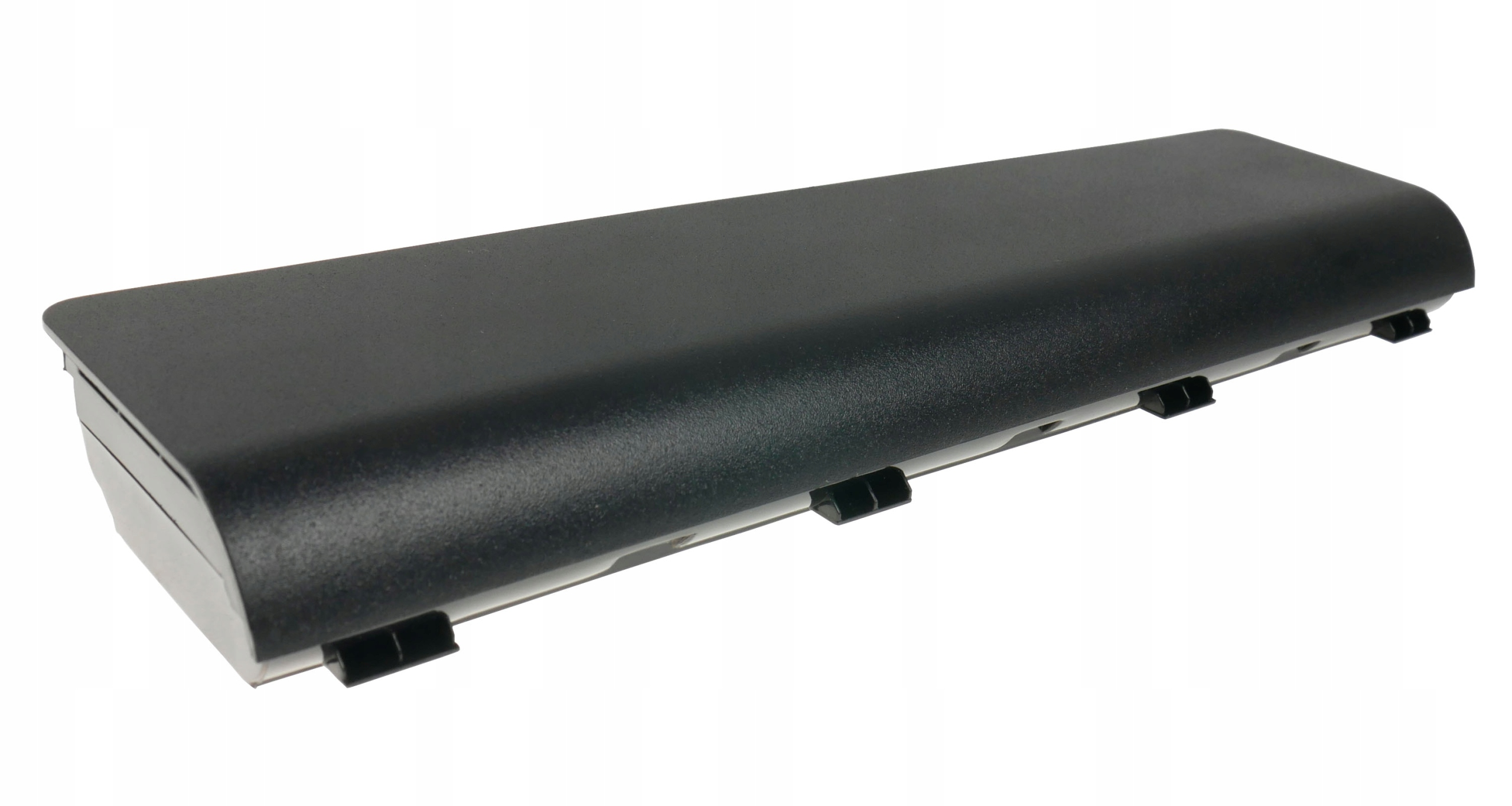 Czarna bateria do laptopa na białym tle.