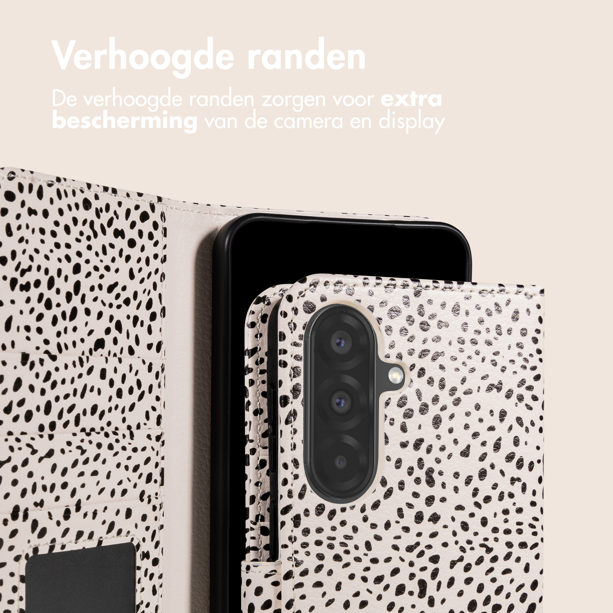 Una custodia per telefono con stampa dalmata che mostra una fotocamera.