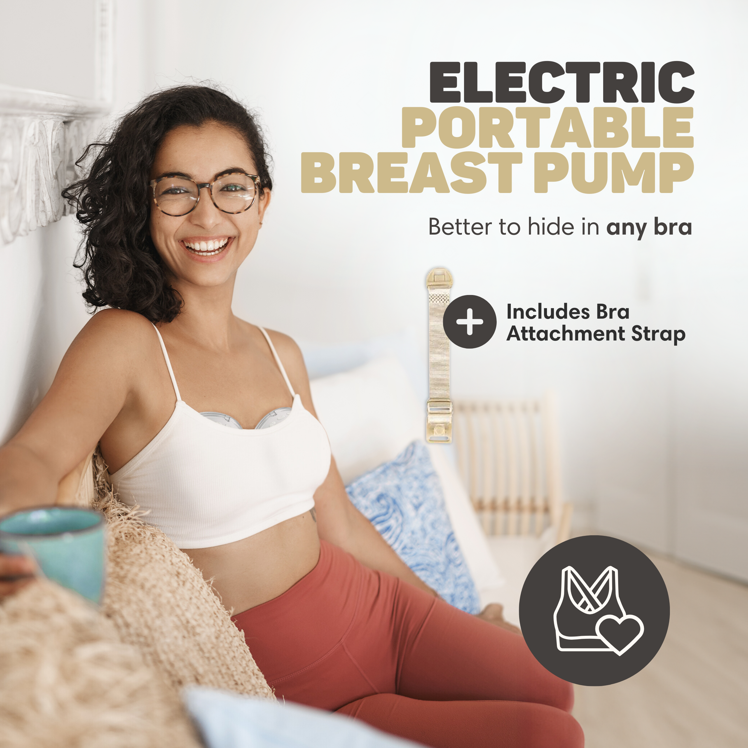 Frau lächelt, trägt ein weißes Top und rote Hosen. Ein Brustpumpen-Symbol ist zu sehen.