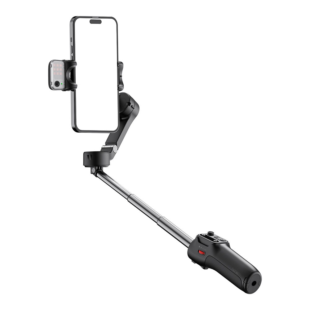 Un stabilisateur cardan noir tenant un smartphone avec une petite lumière attachée.