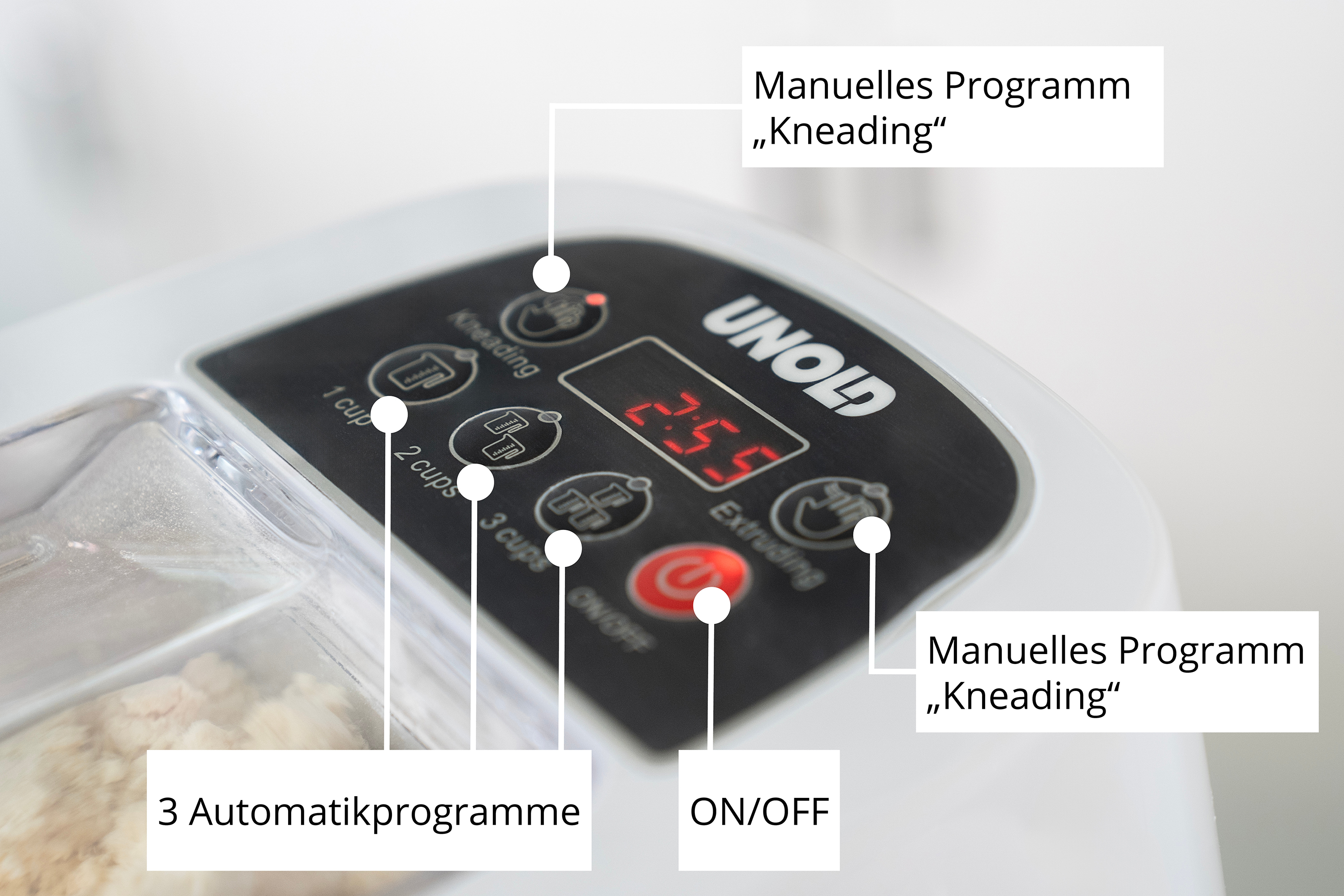 Bedienfeld einer Nudelmaschine mit Programmen: Kneten, Extrudieren, 3 Automatikprogramme.