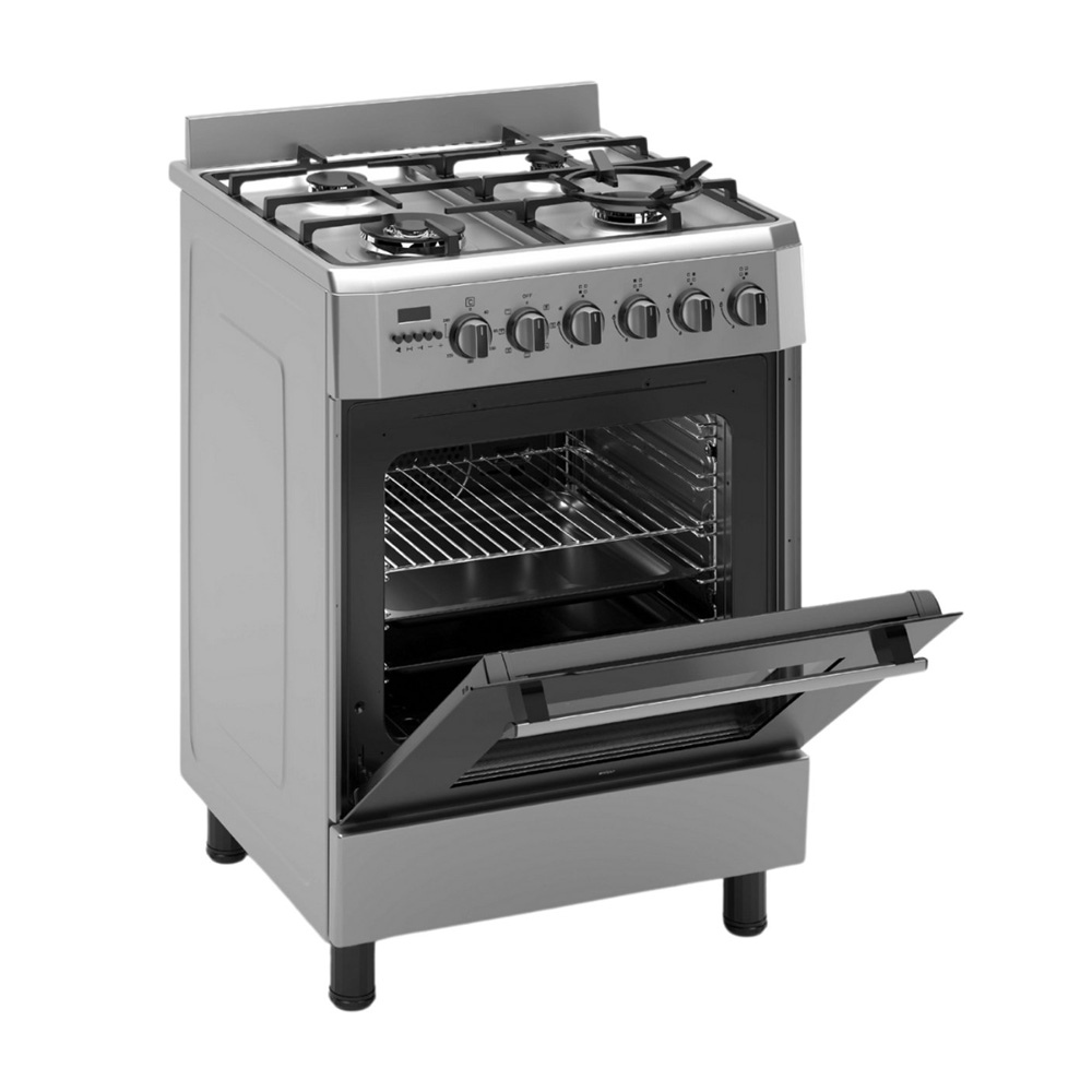 Een zilveren gasfornuis met open ovendeur en vier branders bovenop.