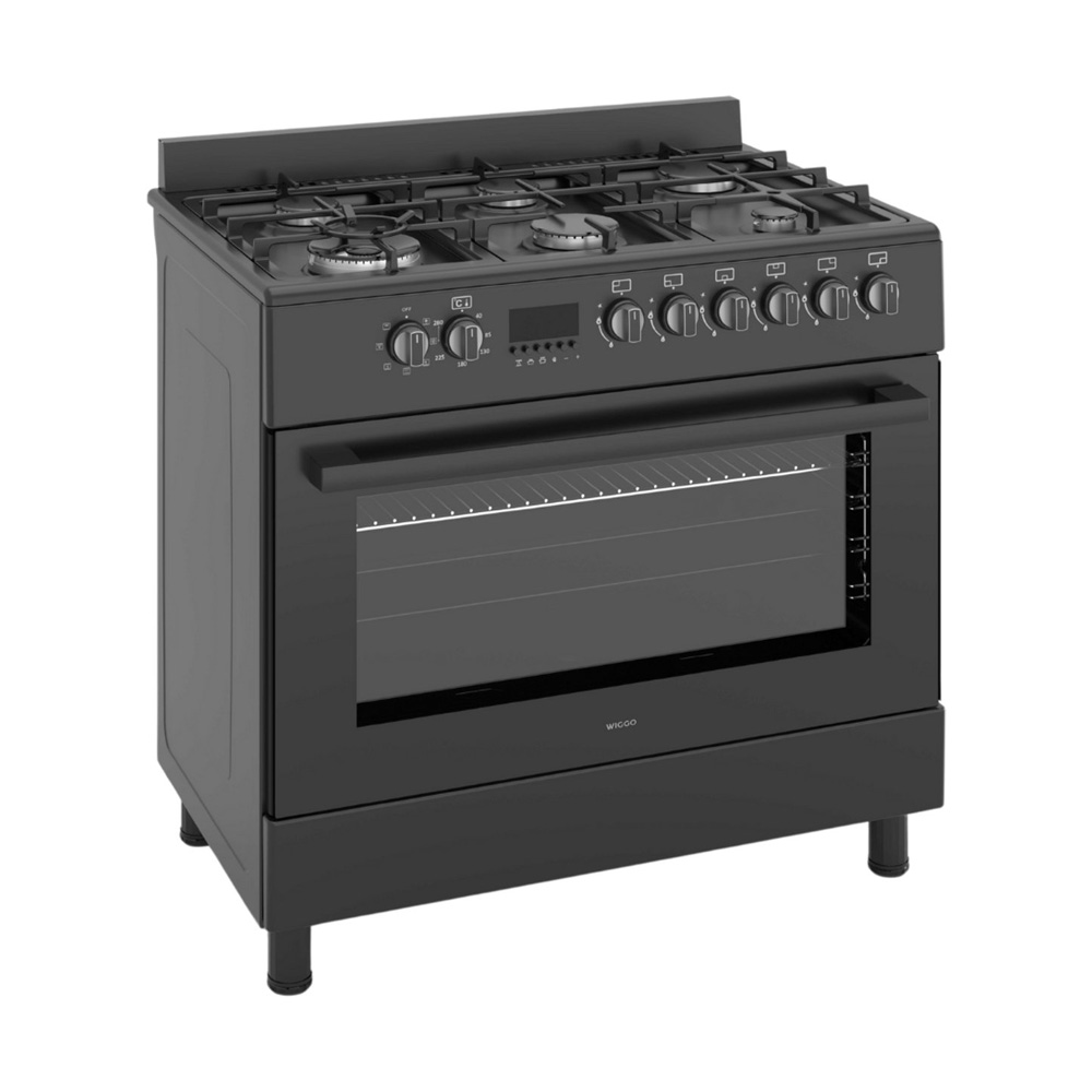 Een zwart gasfornuis met vier branders, een oven en zilveren bedieningsknoppen.