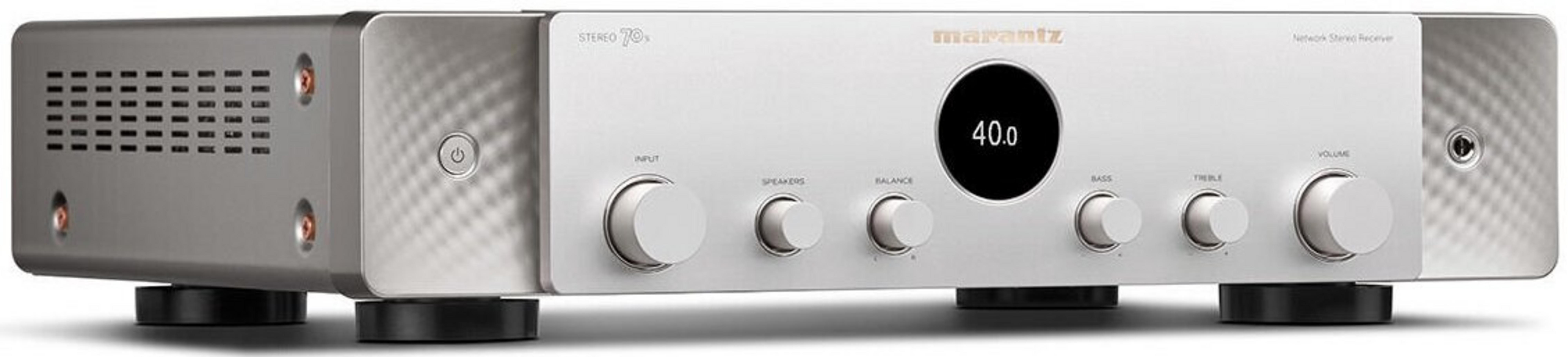 Srebrny odbiornik stereo Marantz z okrągłymi pokrętłami i cyfrowym wyświetlaczem.