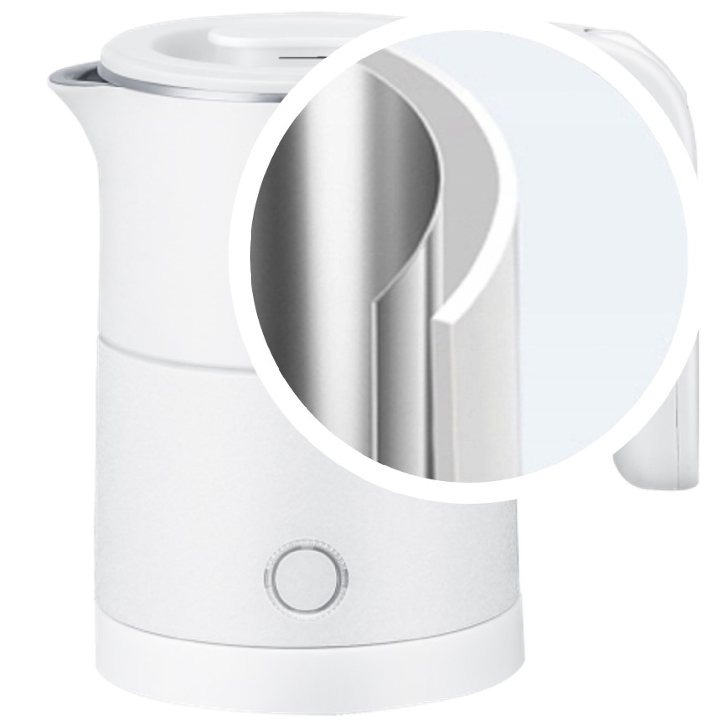 Zbliżenie białego czajnika elektrycznego z okrągłym wcięciem pokazującym detale wnętrza.