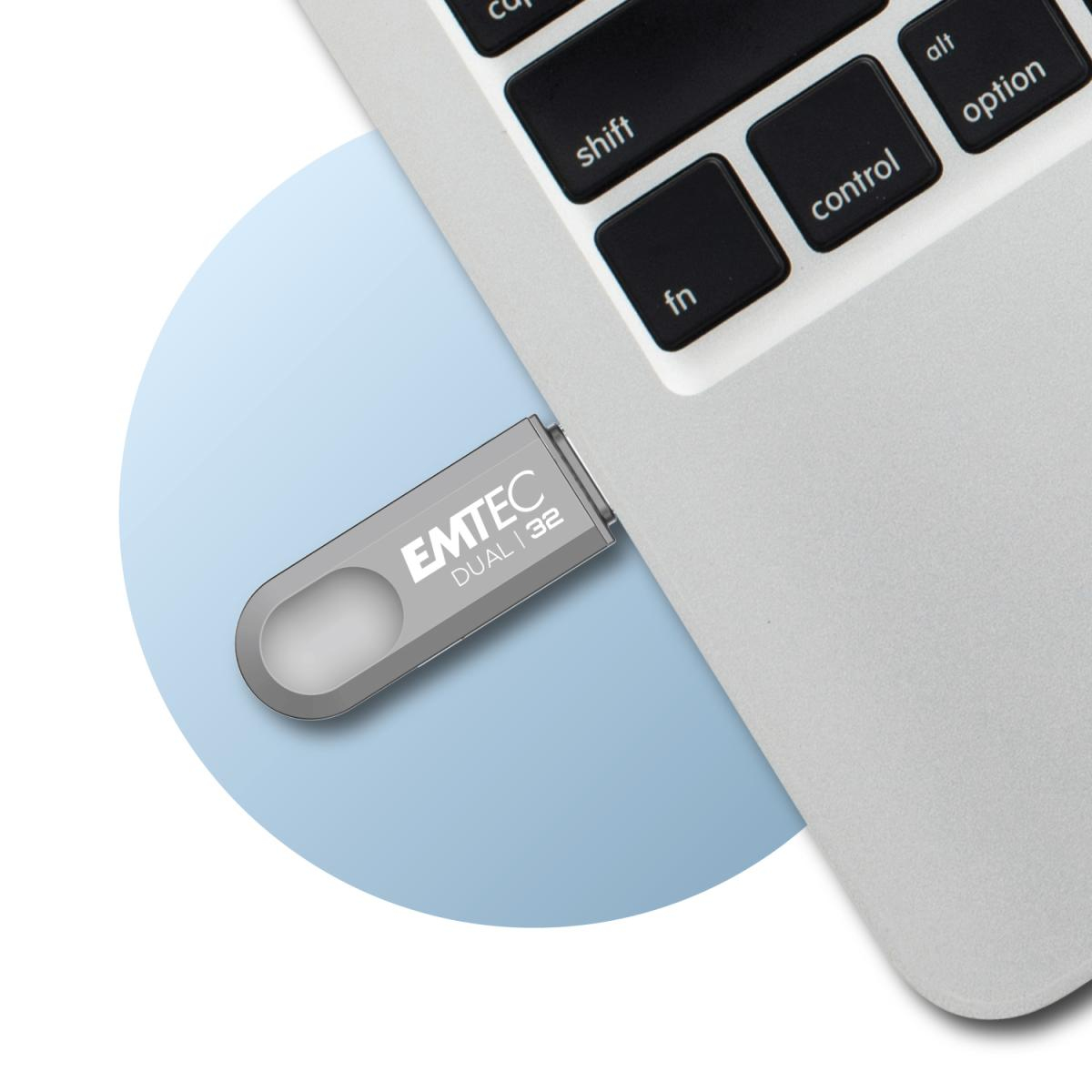 Unità USB argentata inserita in un laptop. EMTEC DUAL | 32.