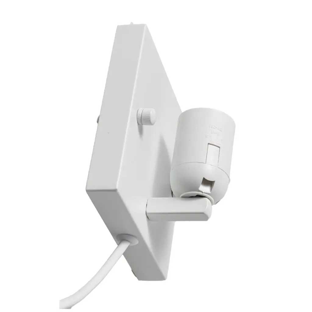 Lámpara de pared blanca con portalámparas giratorio y cable.