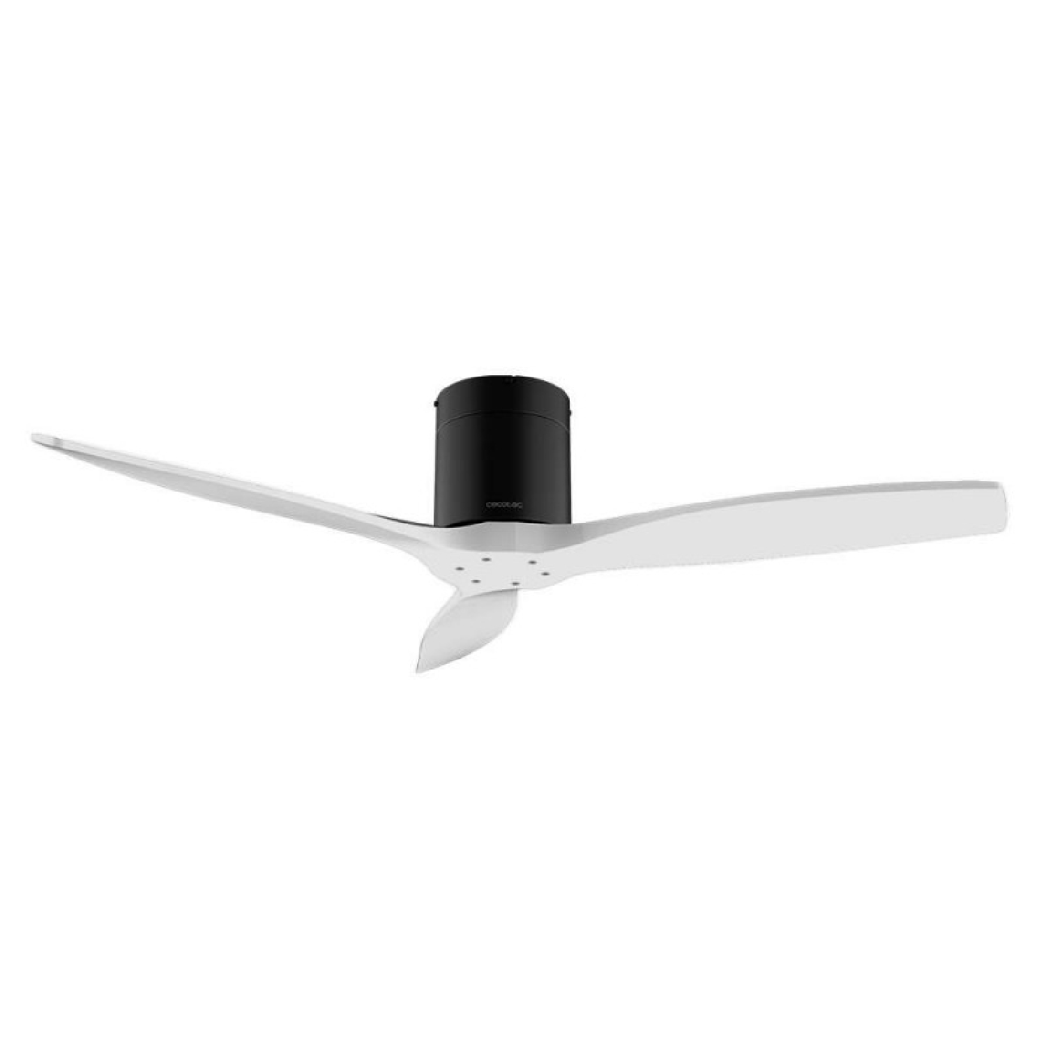 Un moderno ventilatore da soffitto con tre pale bianche e corpo motore nero.