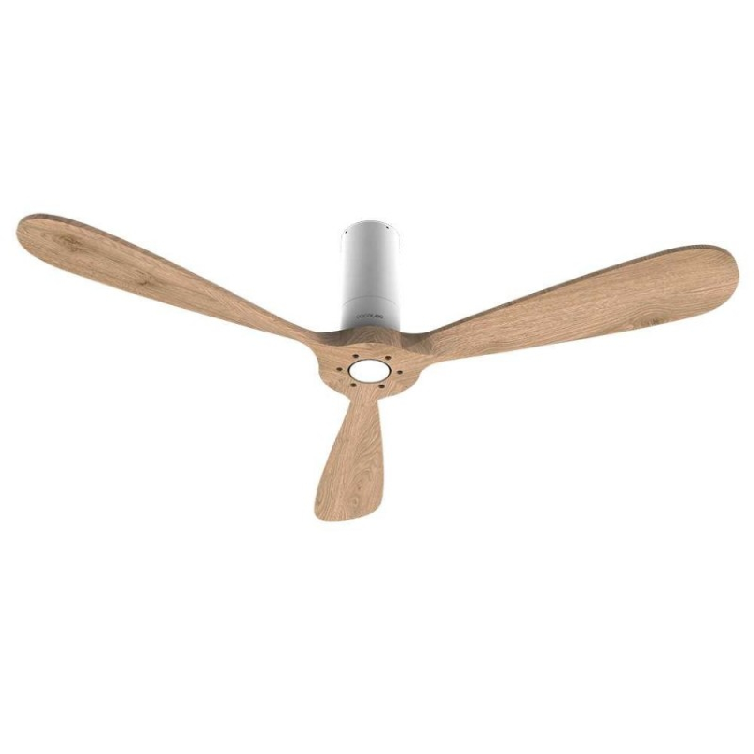 Un moderno ventilatore da soffitto con tre pale in legno e corpo bianco.